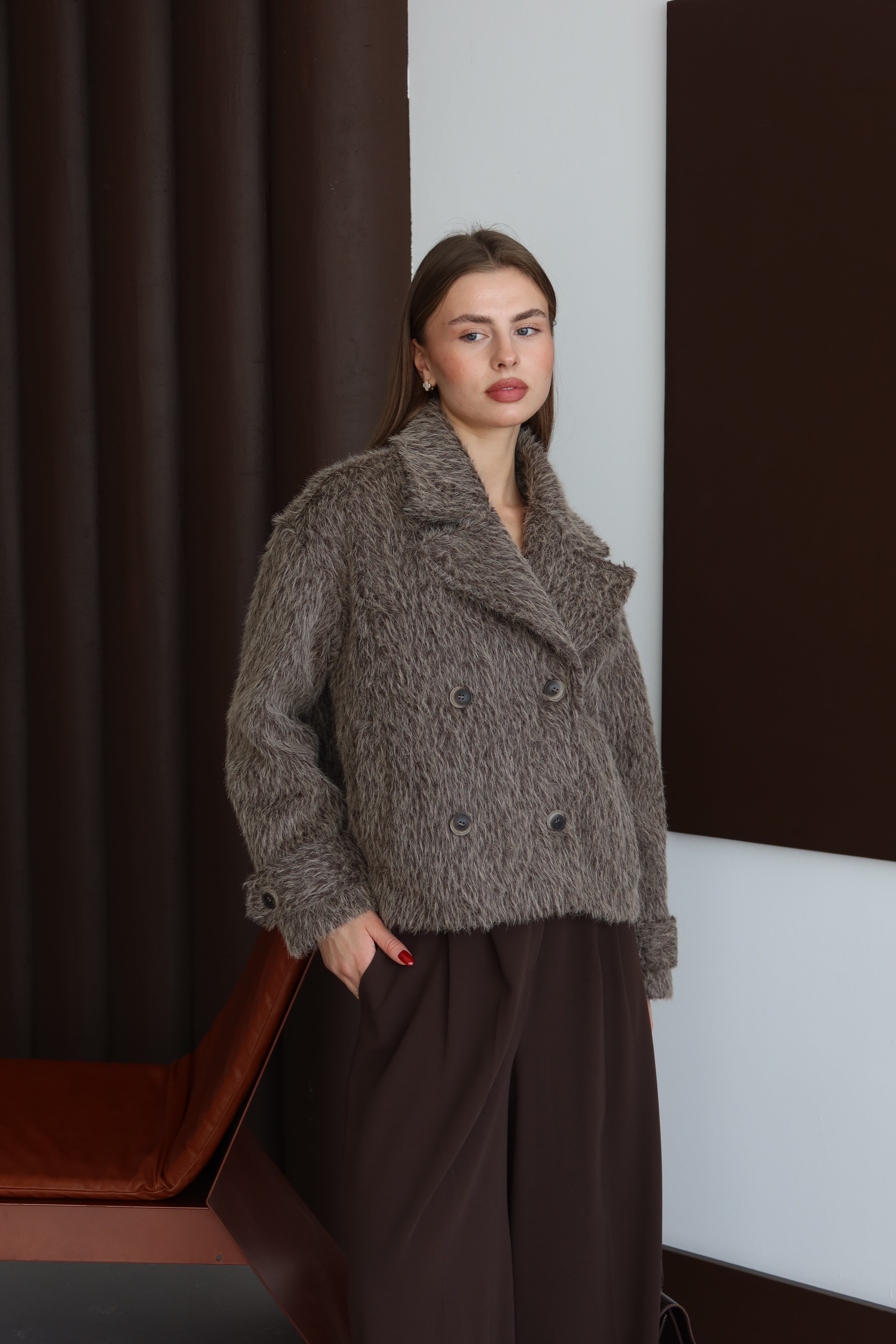 Geniş Yaka Kısa Kürklü Ceket