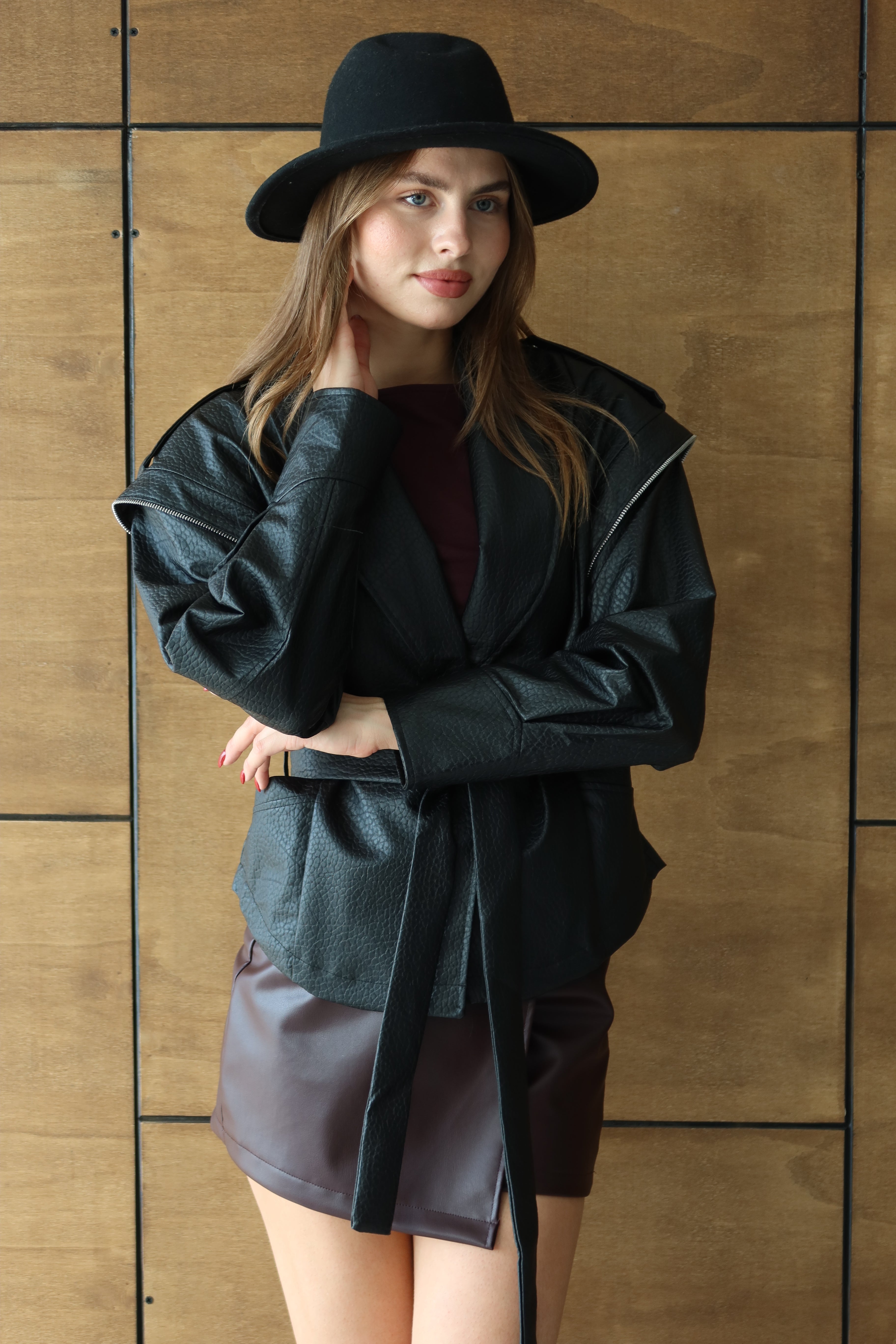 Siyah Kuşaklı Tasarım Deri Ceket