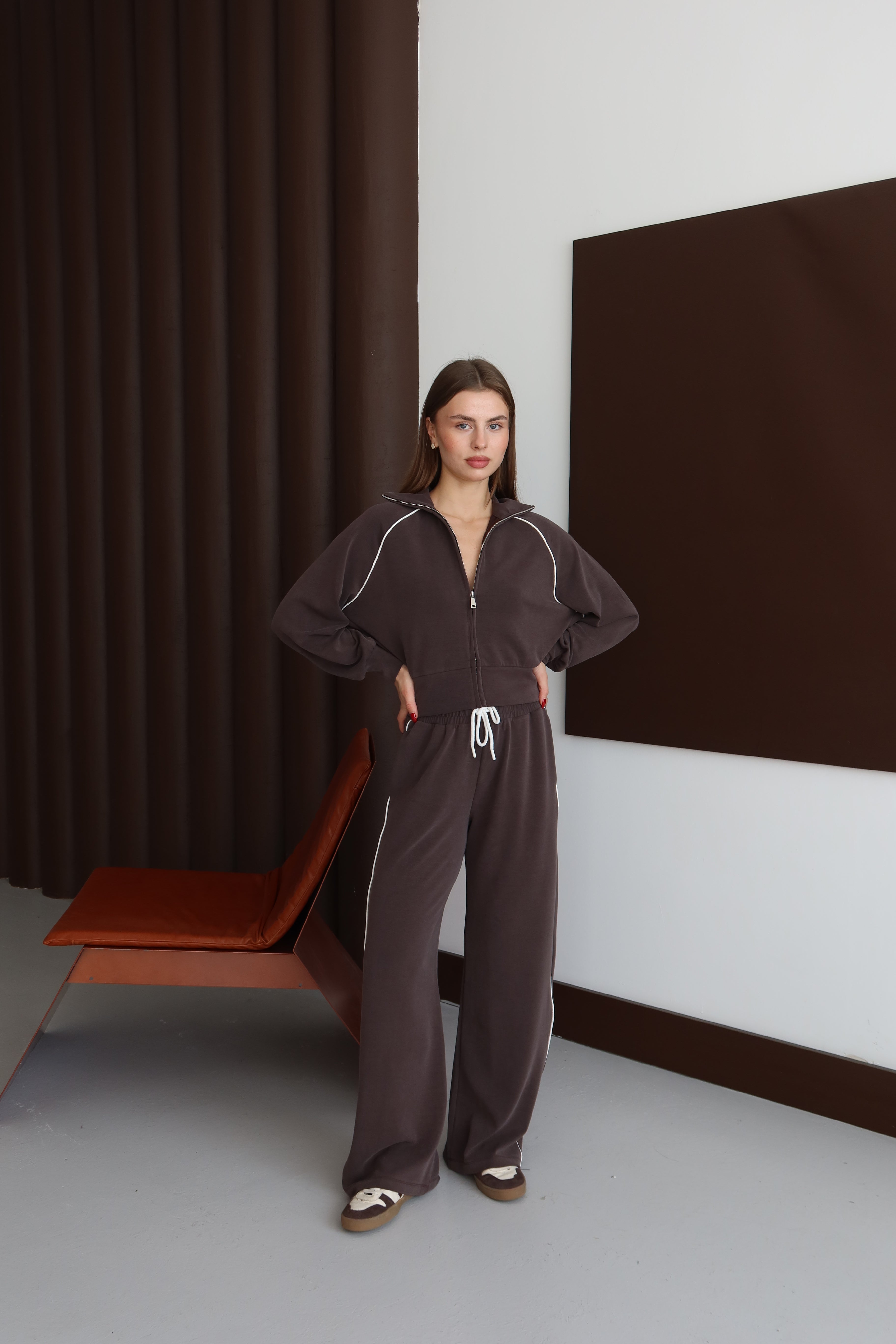 Kahverengi Biye Detaylı Beli Lastikli Eşofman Takım