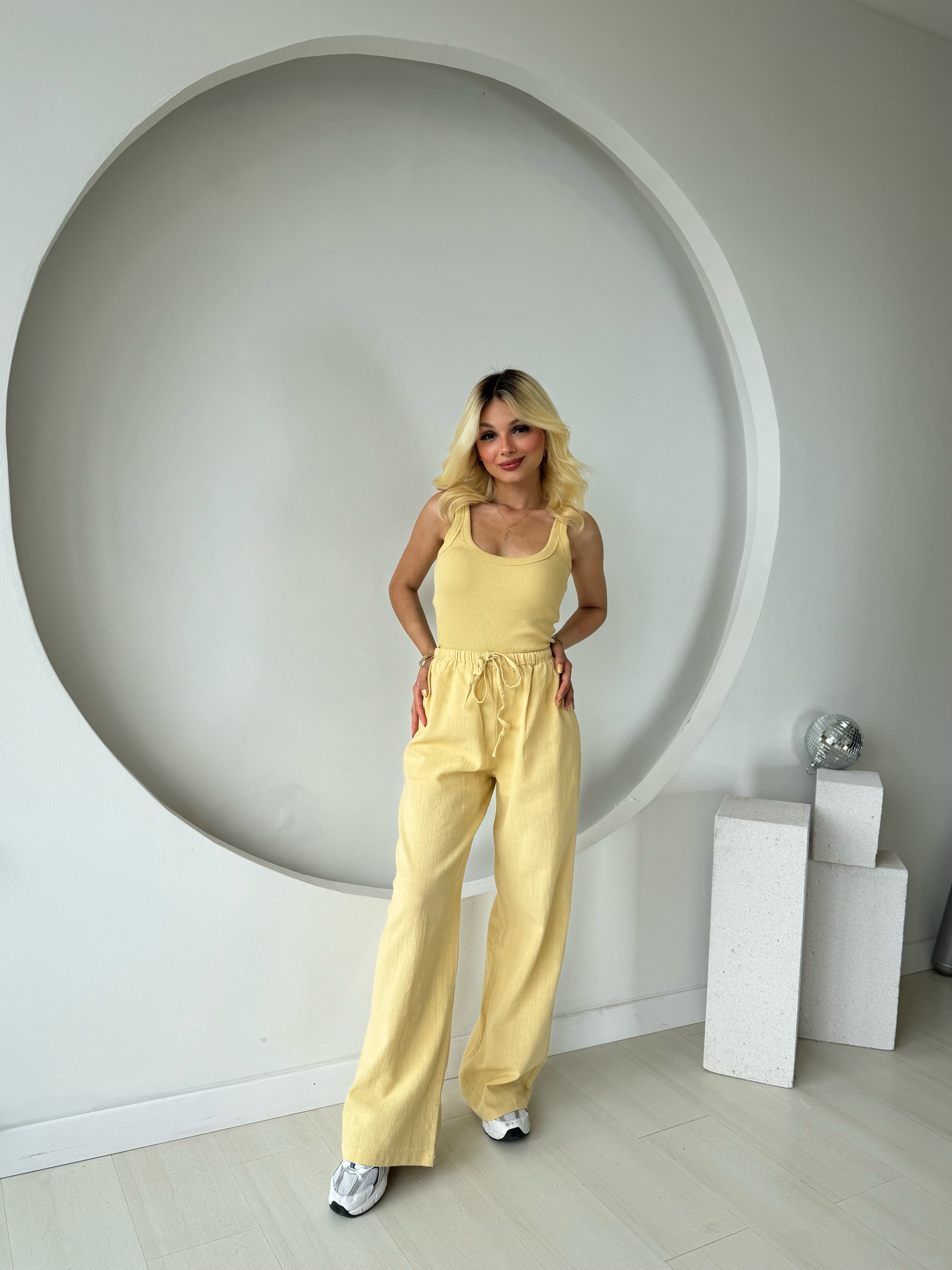 Beli Bağcıklı Keten Pantolon