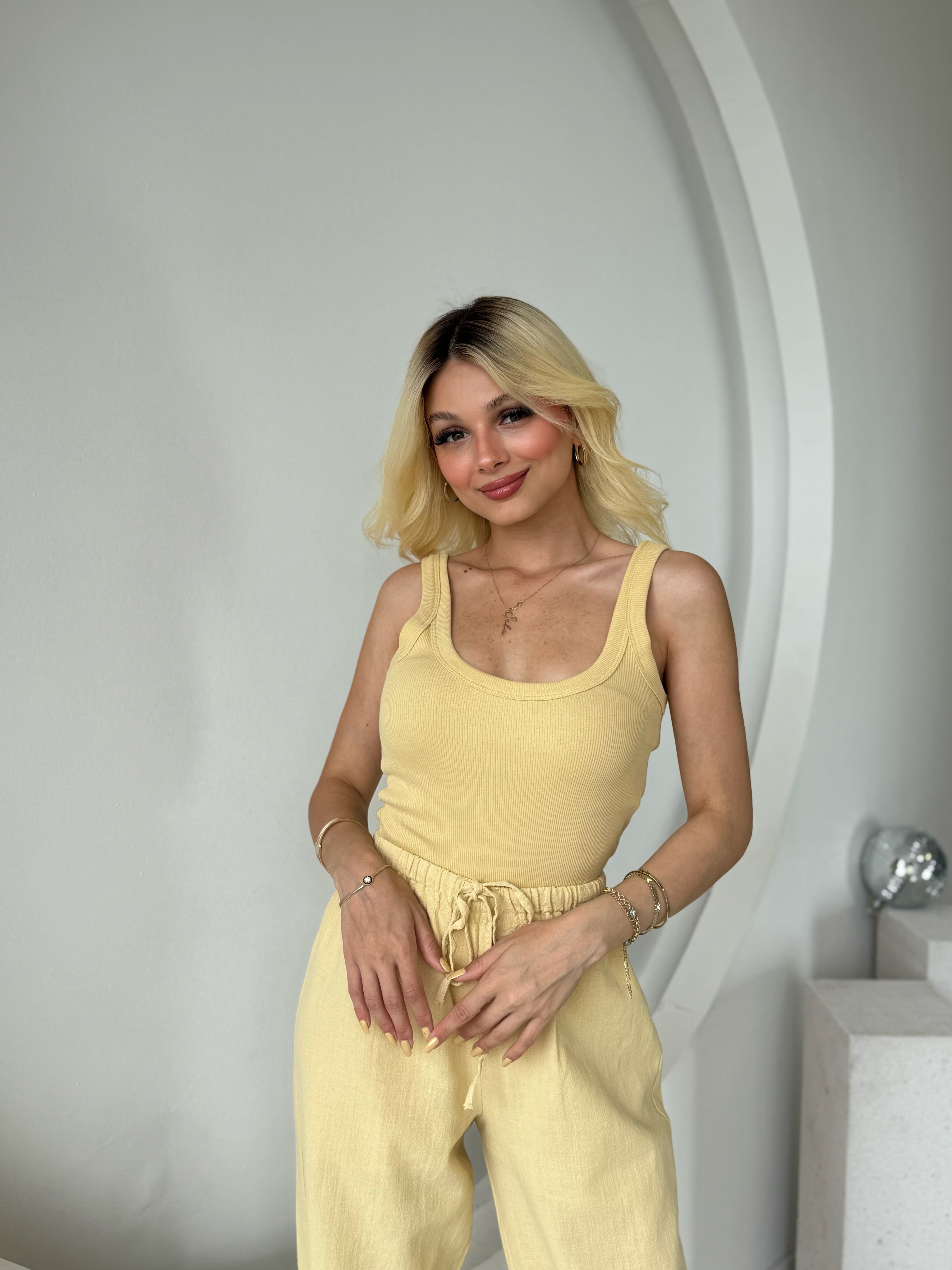 Sarı U Yaka Fitilli Atlet