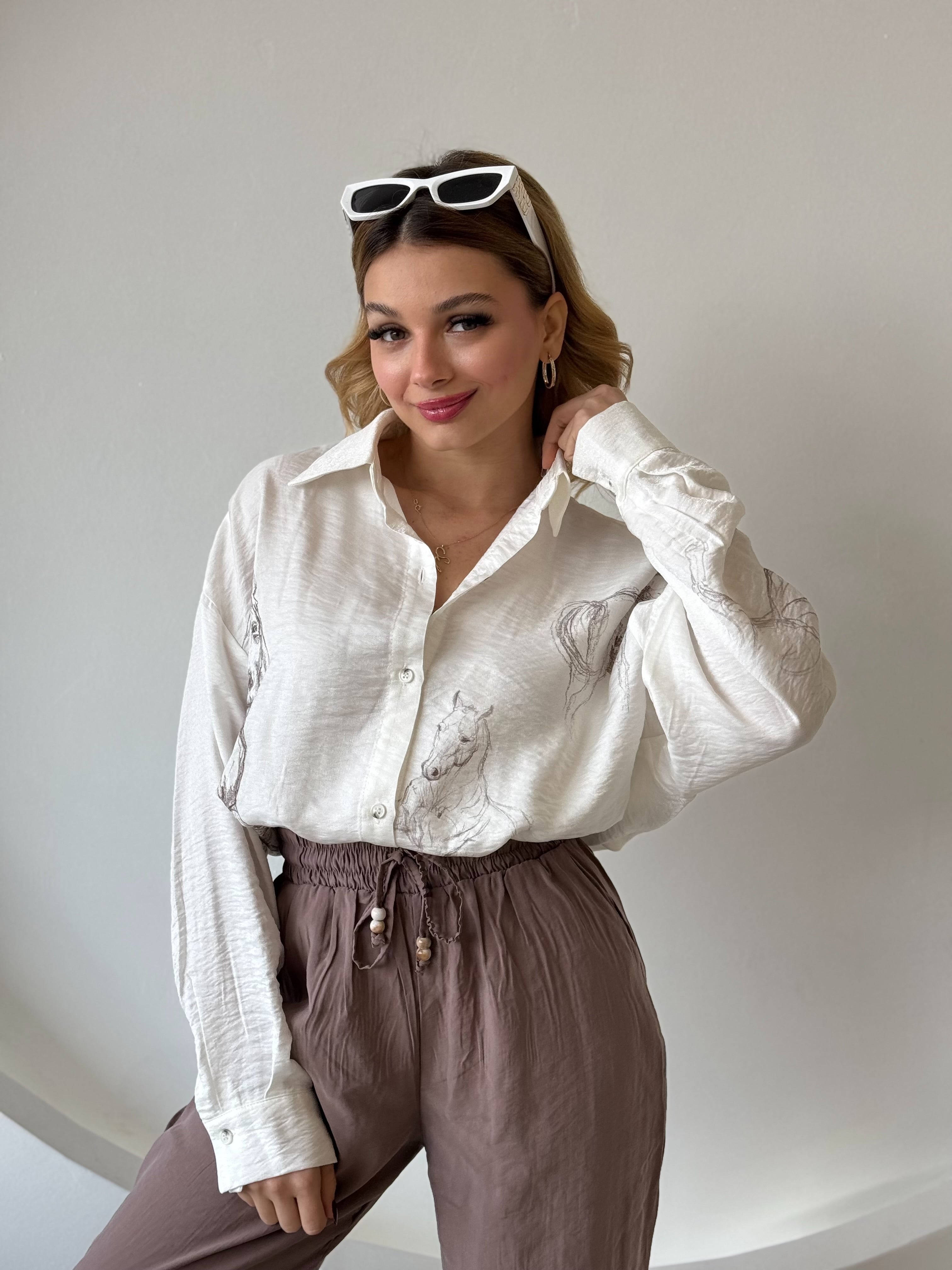 Ekru -Kahverengi At Desenli Düğmeli Gömlek