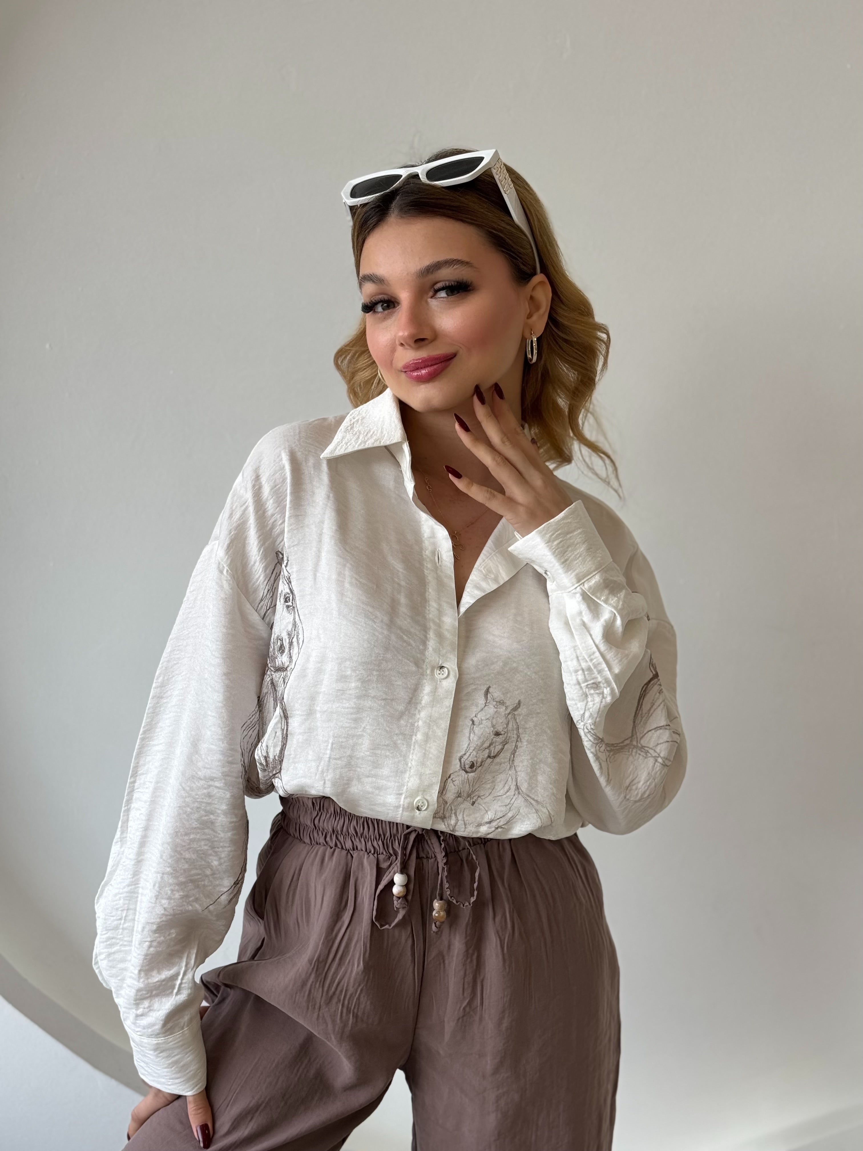 Ekru -Kahverengi At Desenli Düğmeli Gömlek