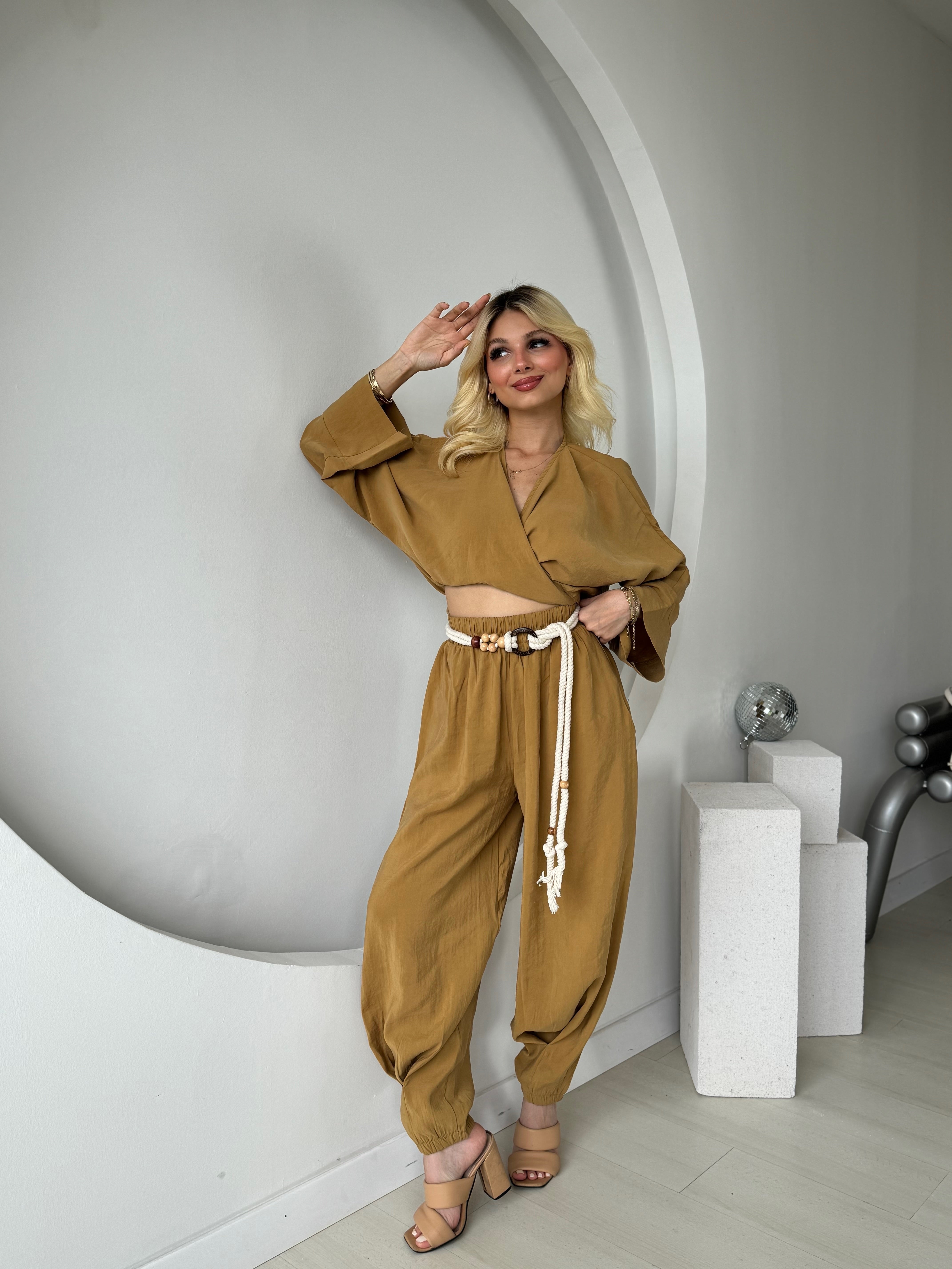 Kemerli Taba Crop Pantolon Takım