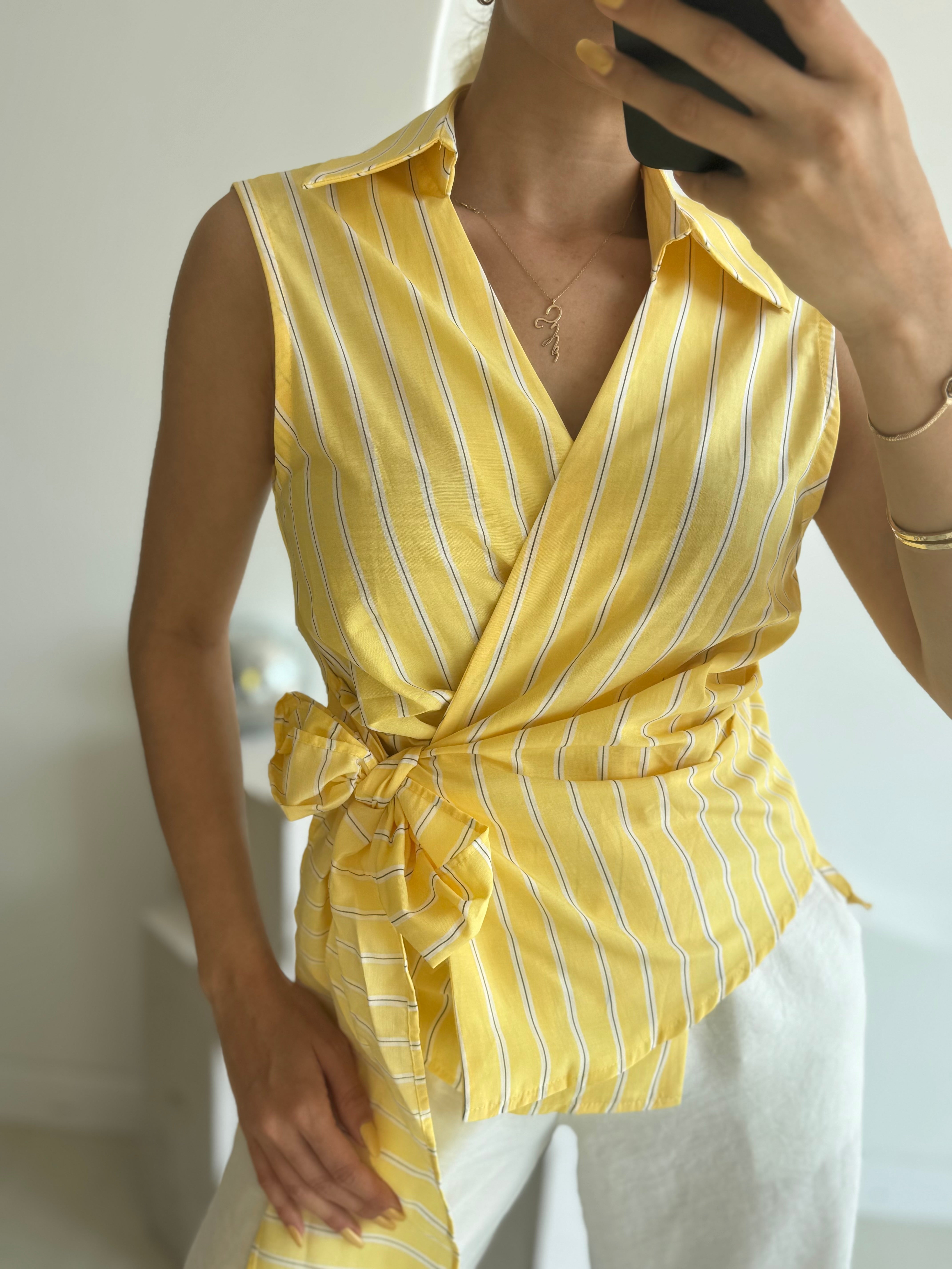 Sarı Bağlama Detaylı Kolsuz Çizgili Gömlek