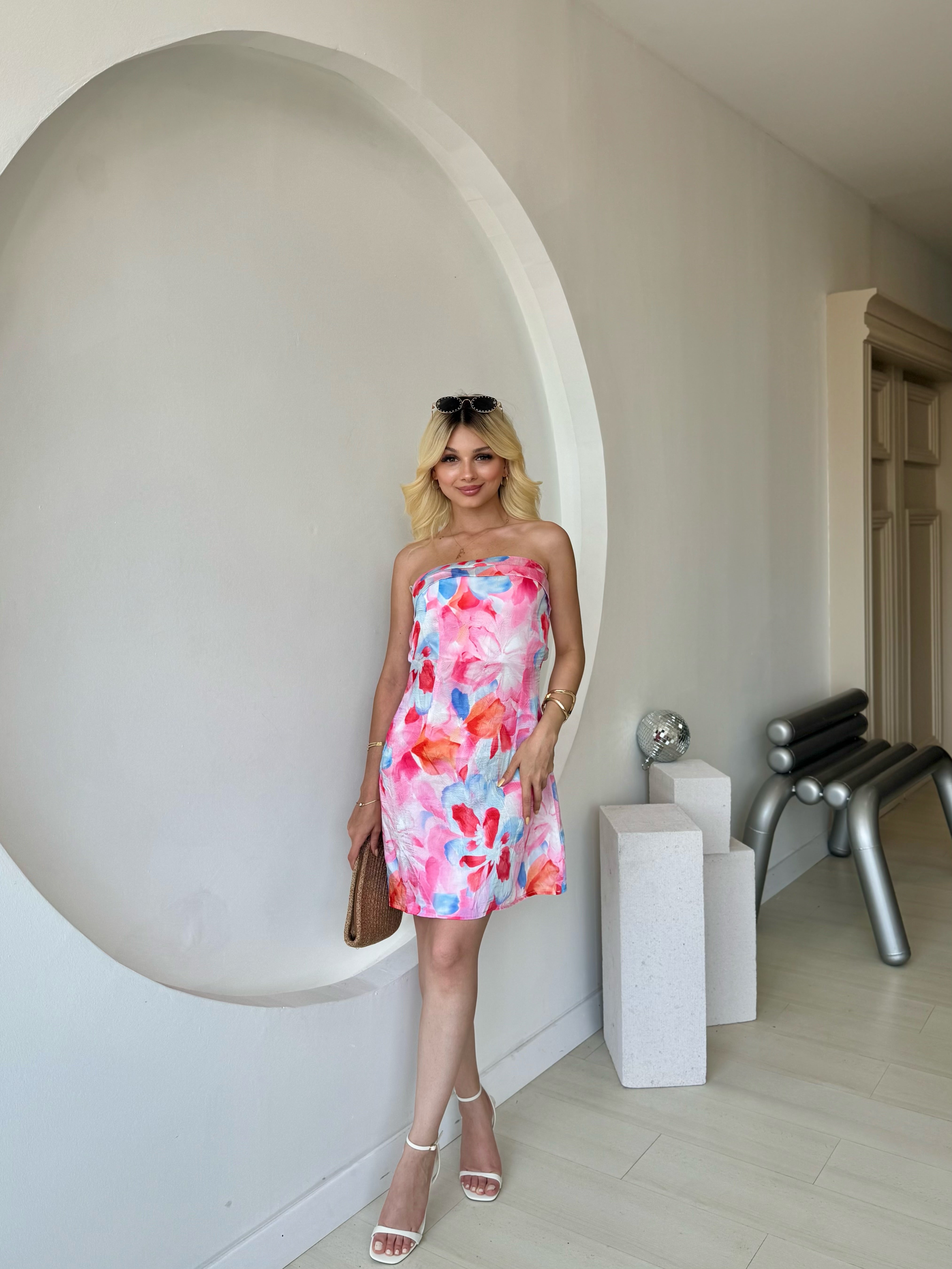 Renkli Çiçek Desenli Straplez Mini Elbise Pembe