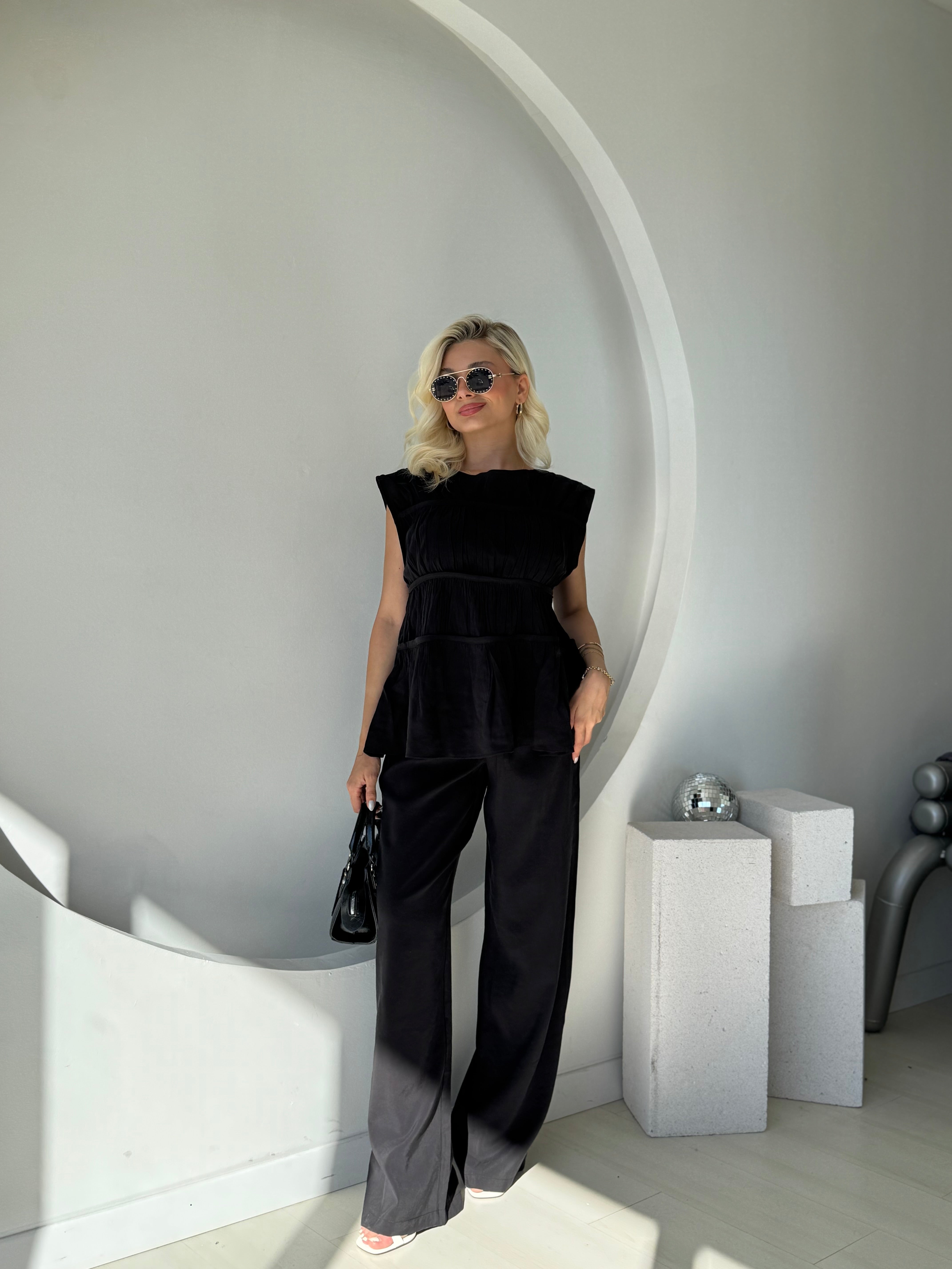 Siyah Nervürlü Bluz Pantolon Takım