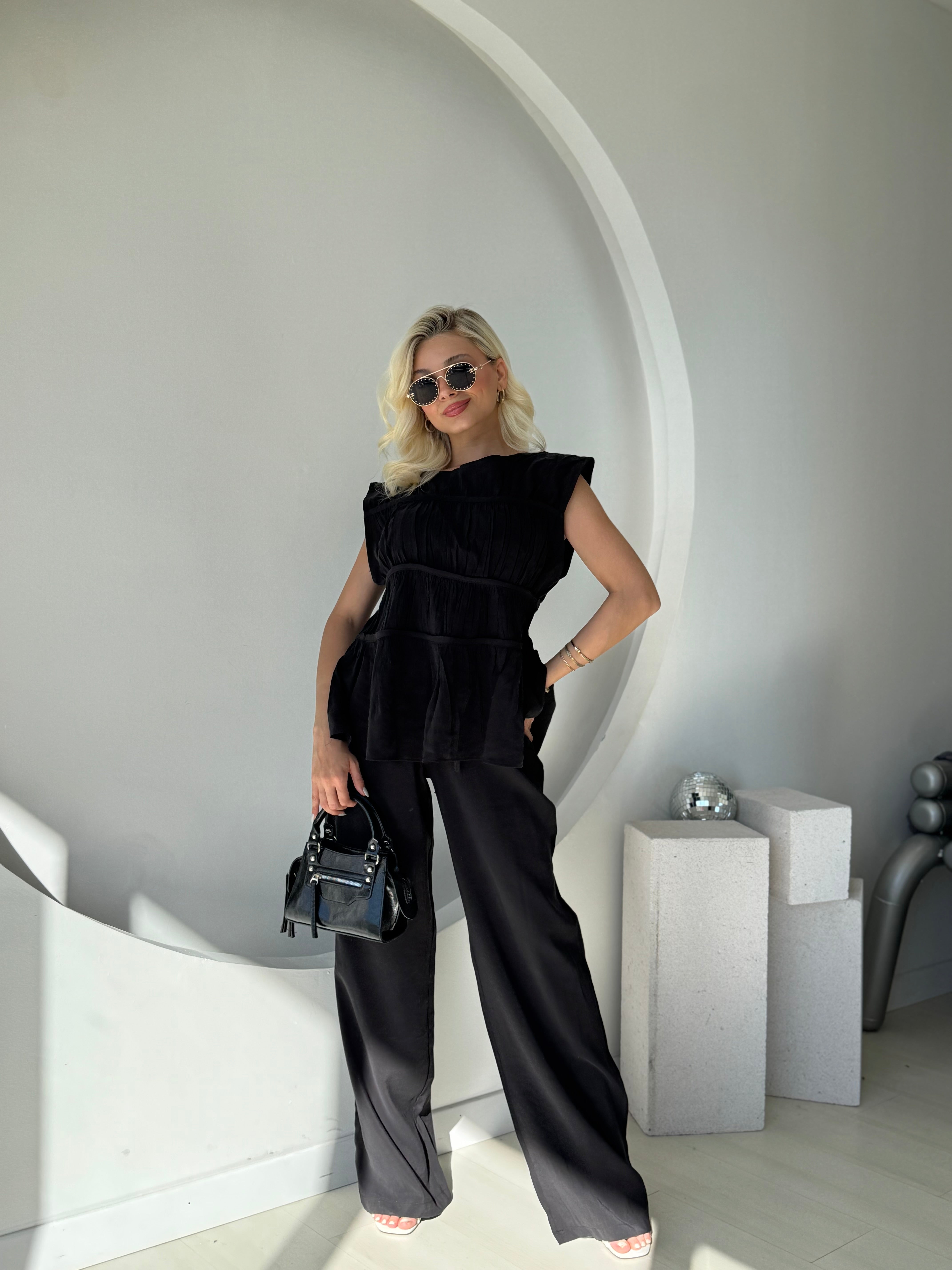 Siyah Nervürlü Bluz Pantolon Takım