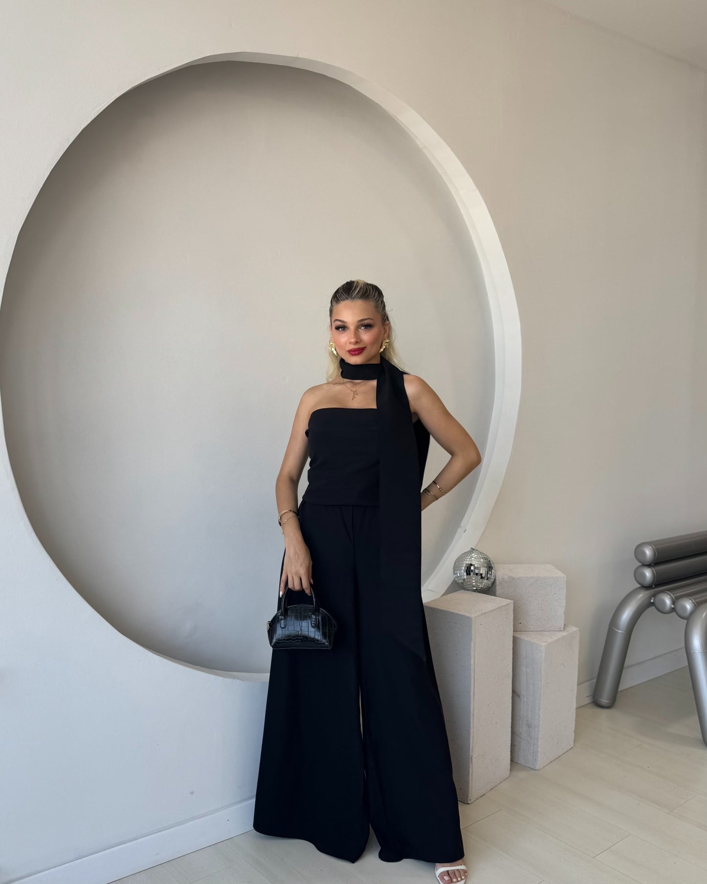 Siyah Straplez Bluz Geniş Paça Pantolon Takım