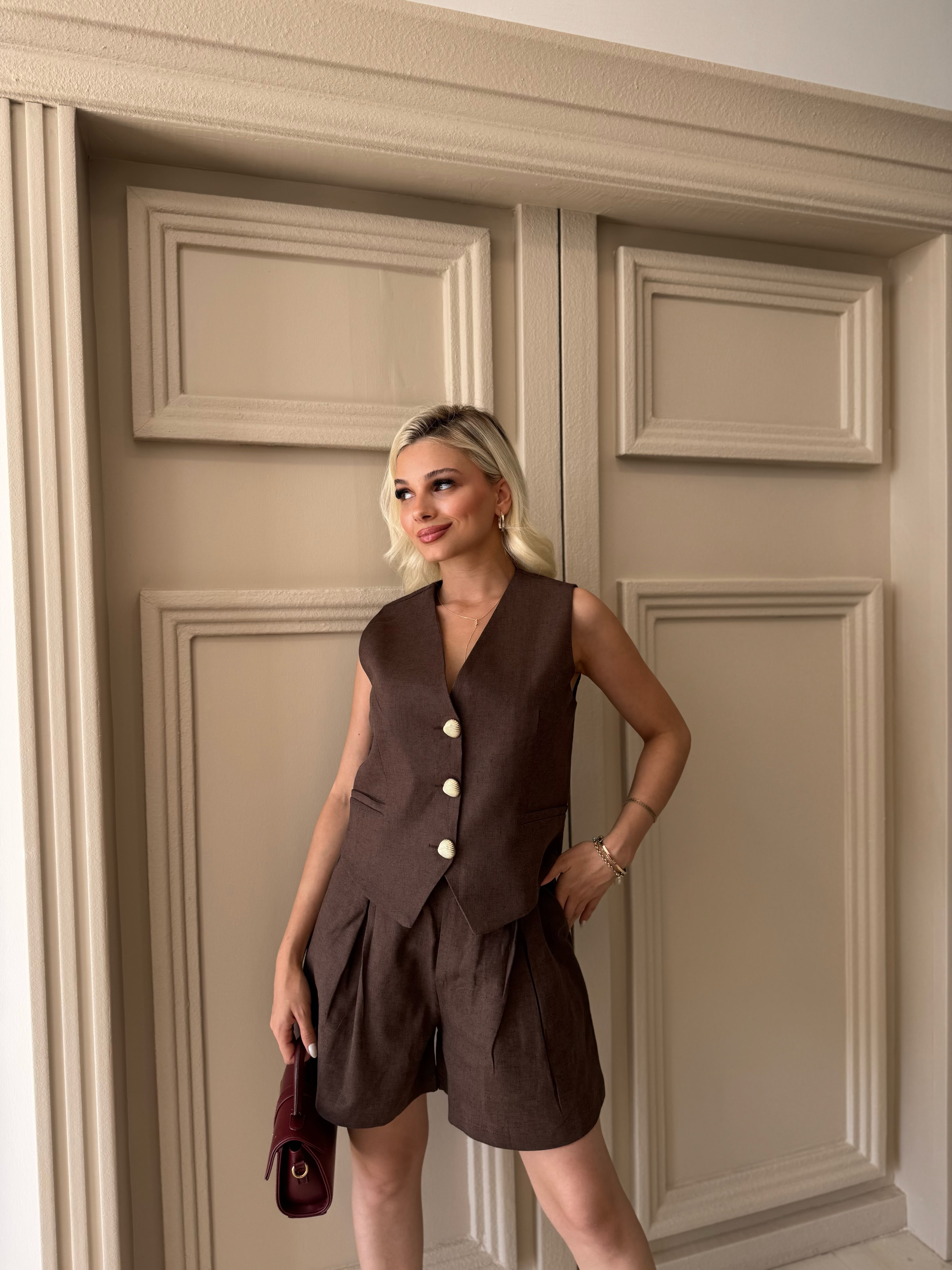 Kahverengi Yelek Şort Takım