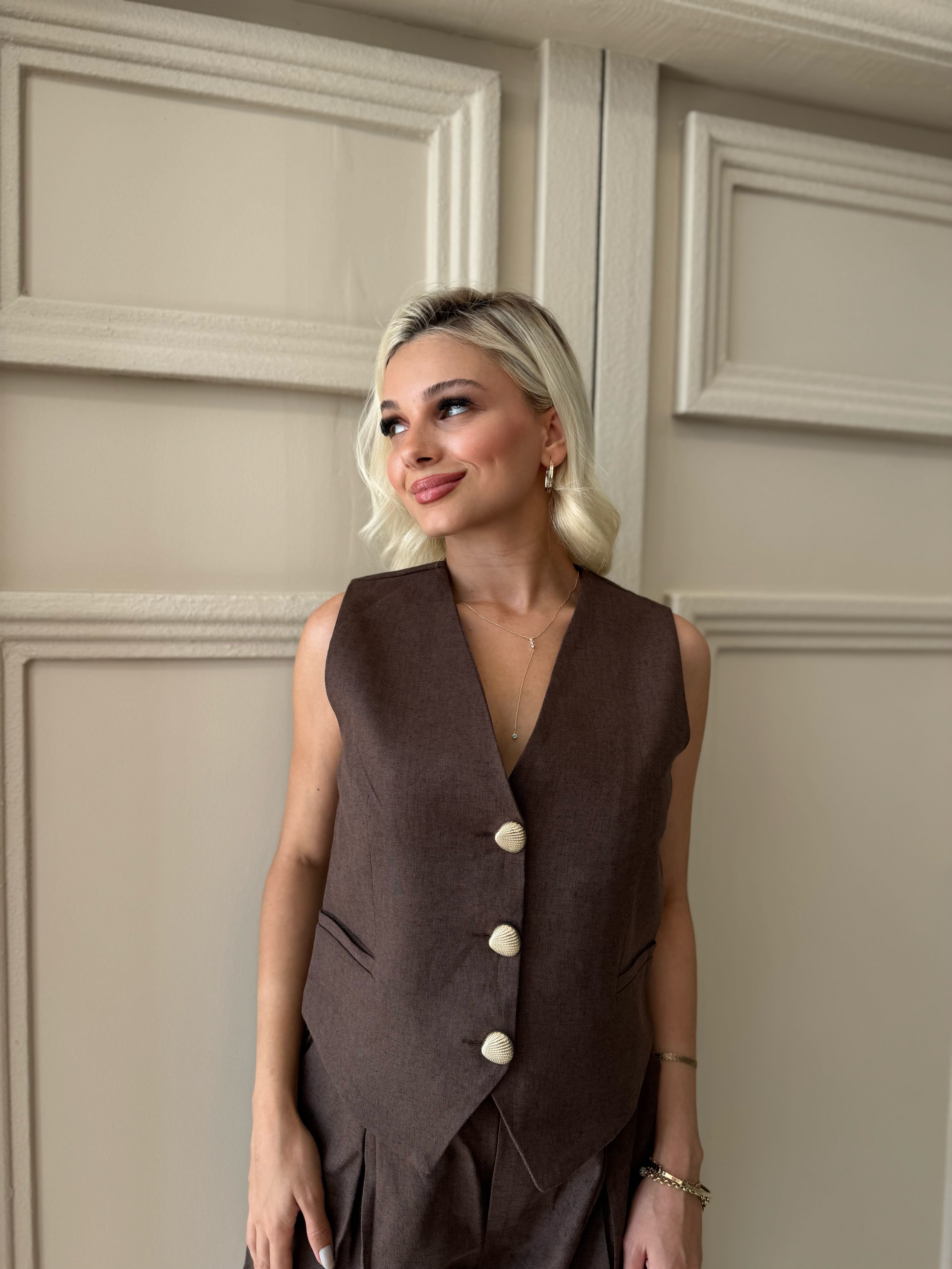 Kahverengi Yelek Şort Takım