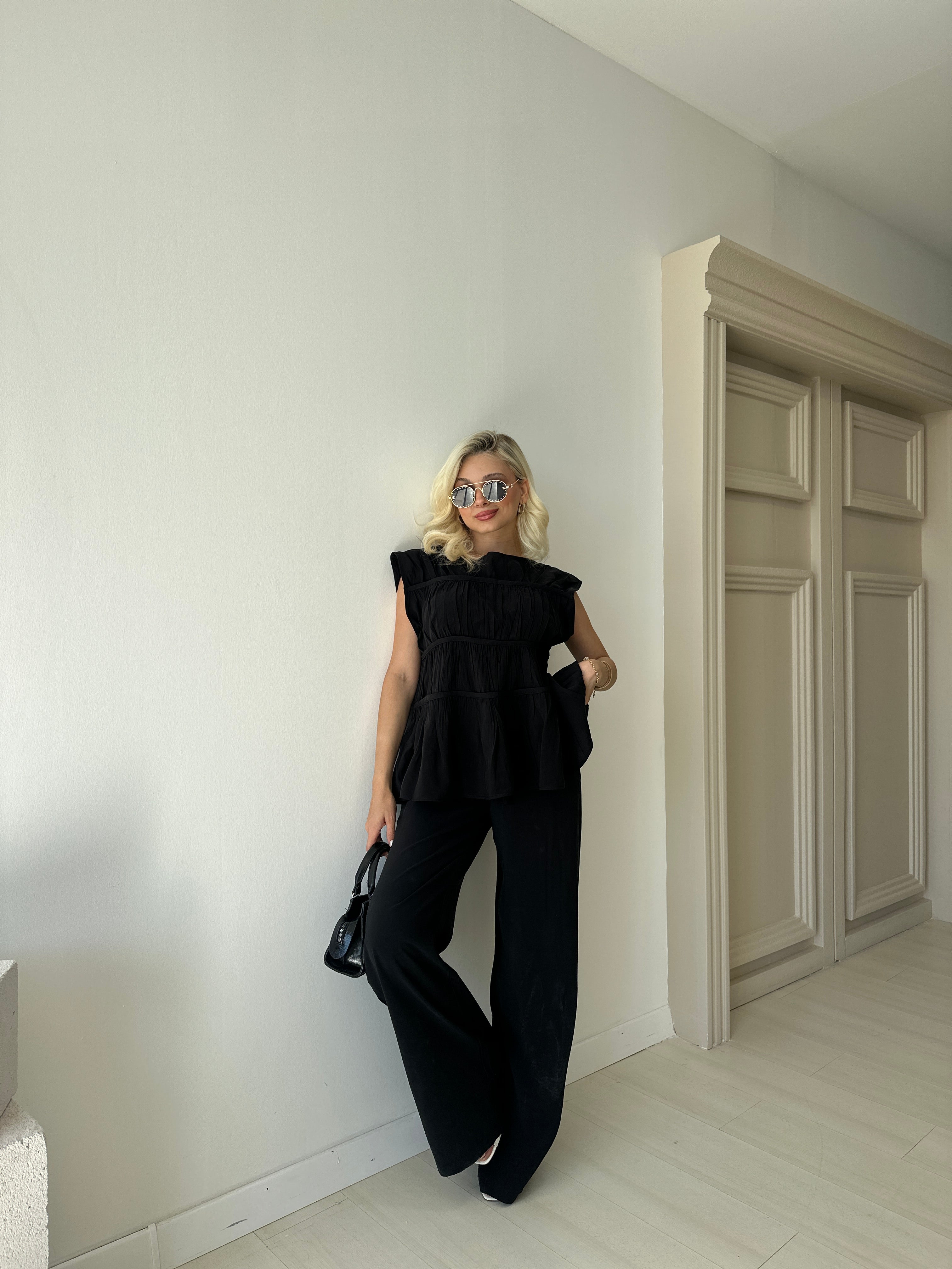 Siyah Nervürlü Bluz Pantolon Takım