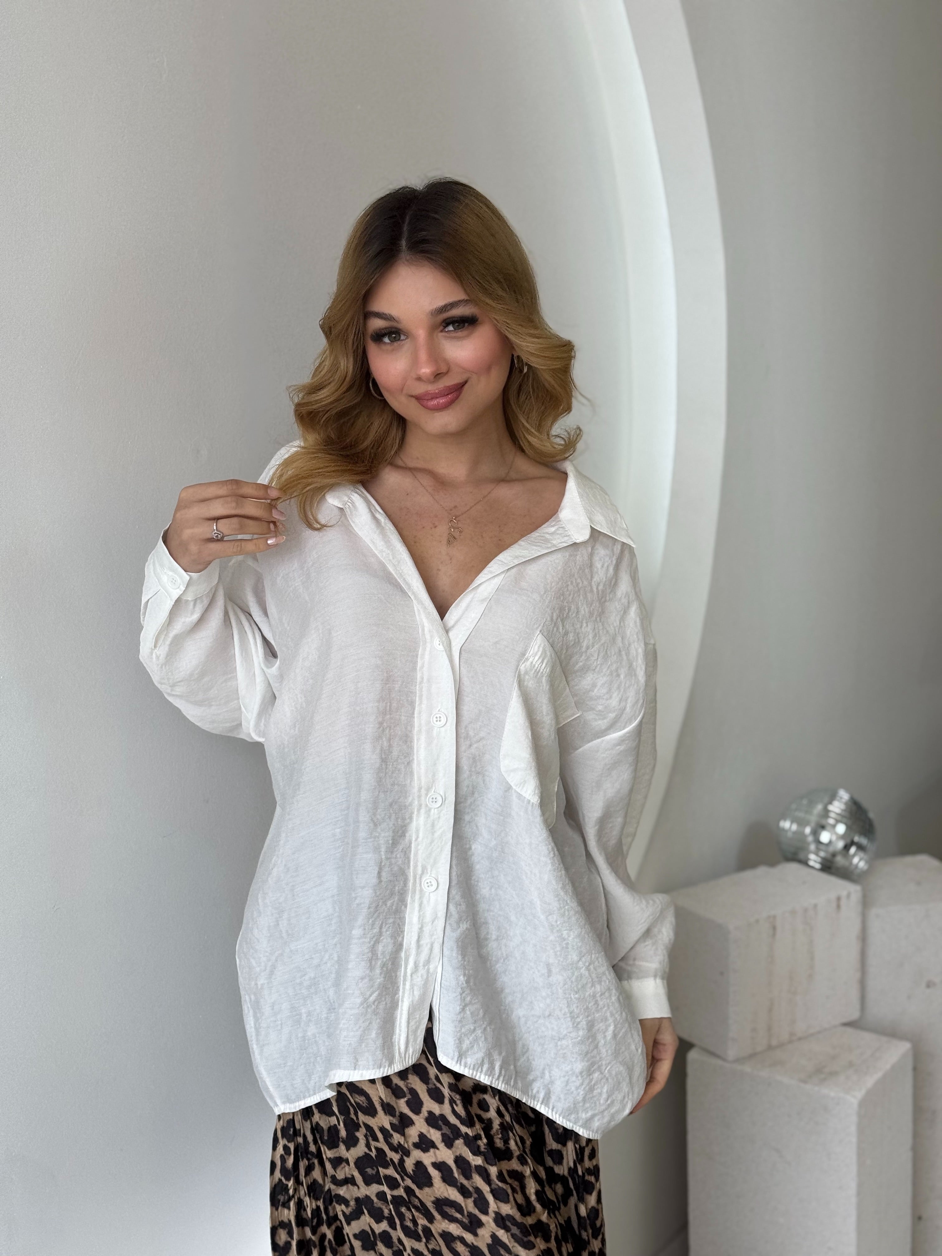 Beyaz Tek Cepli Oversize Krinkıl Salaş Gömlek