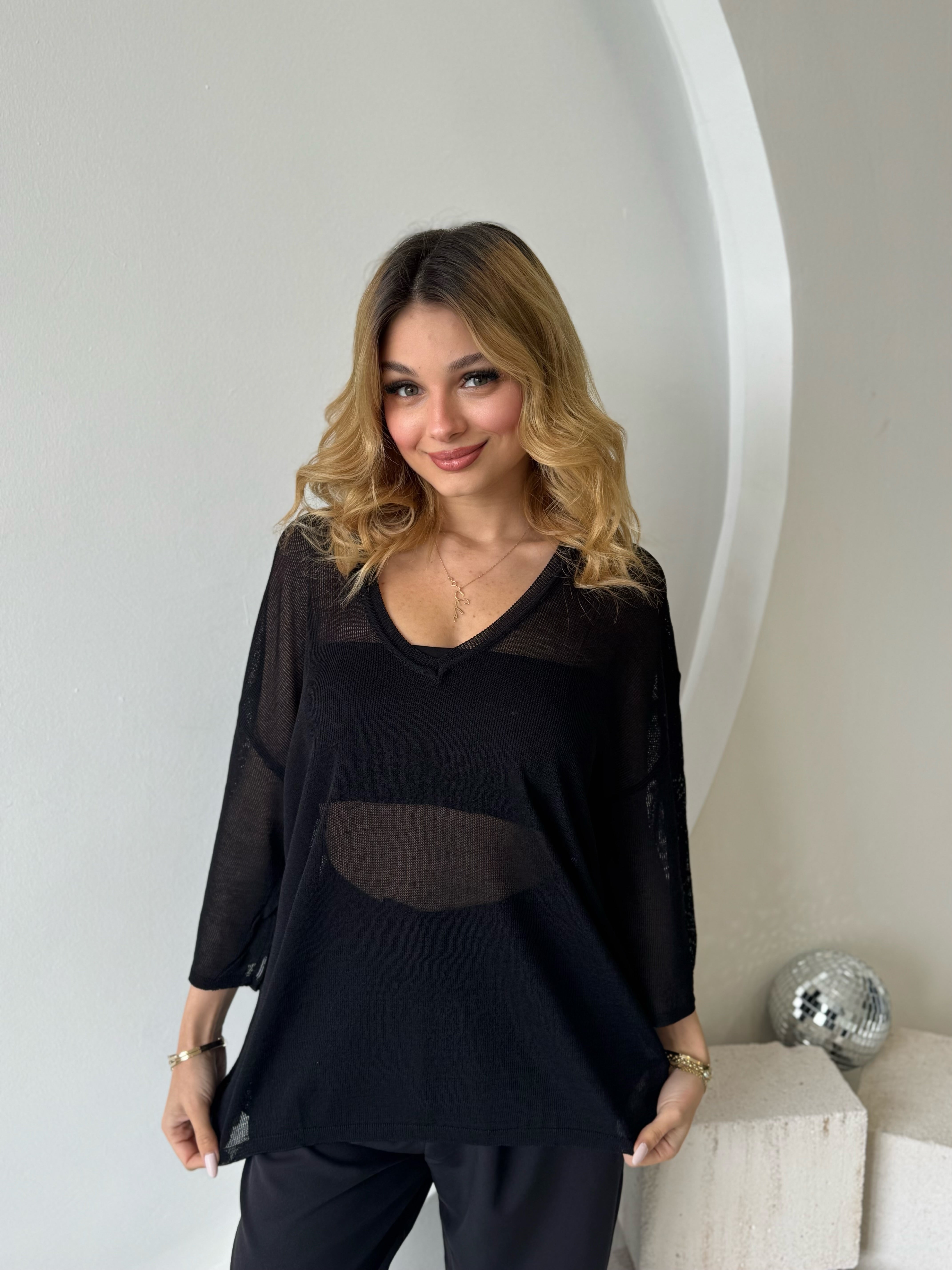 Siyah Açık Yaka Transparan Bluz
