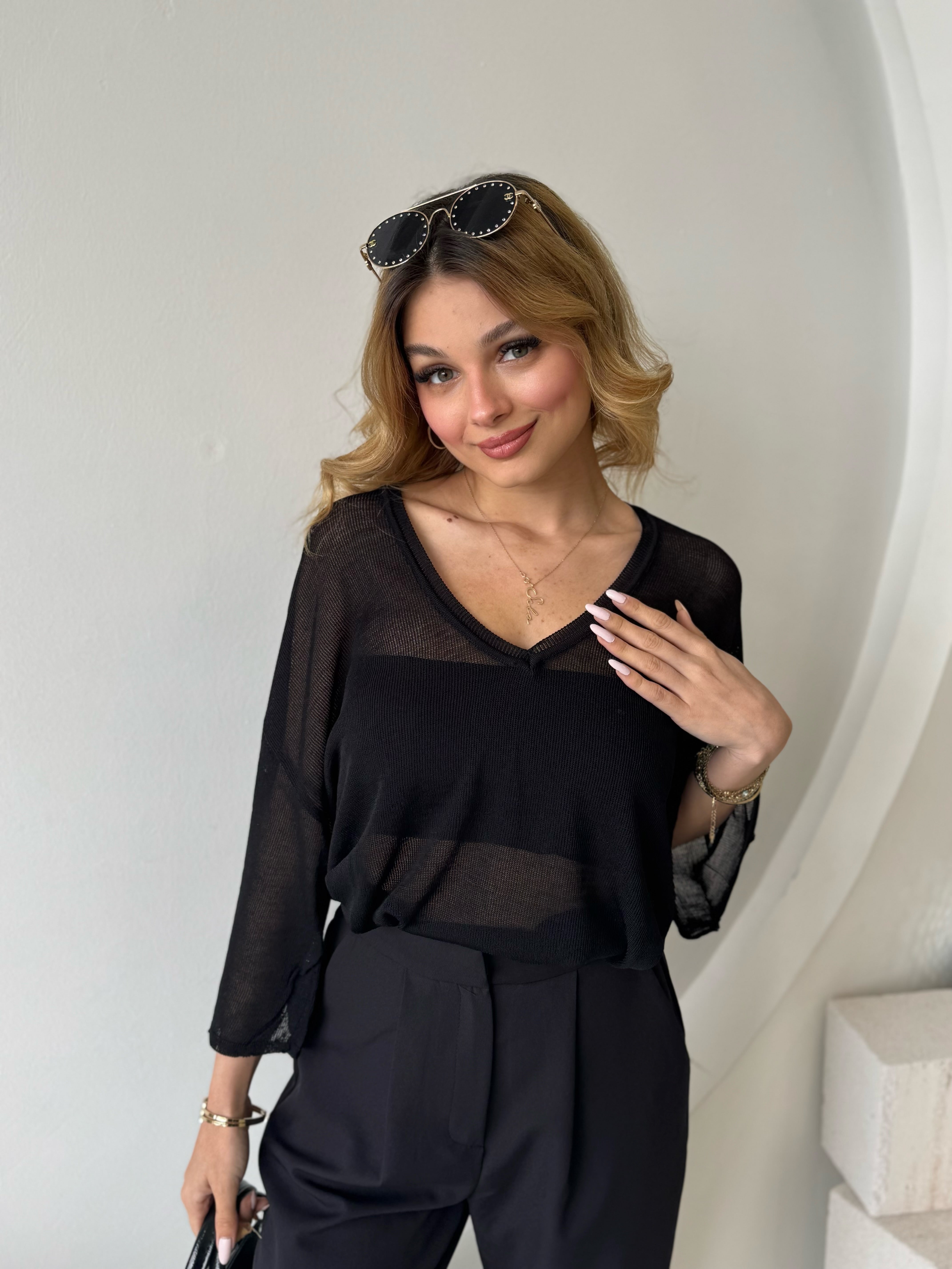 Siyah Açık Yaka Transparan Bluz