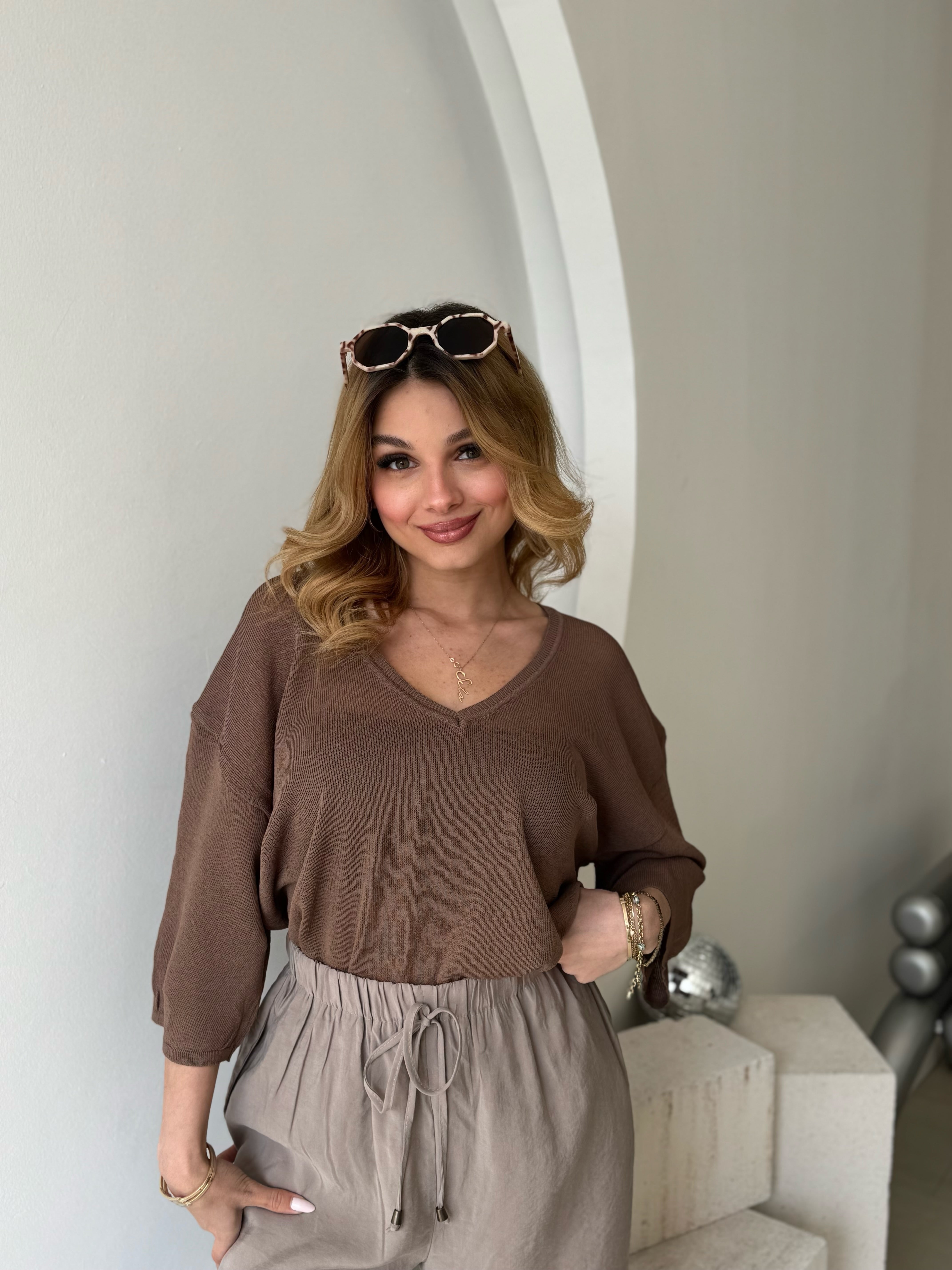 Kahverengi Açık Yaka Transparan Bluz