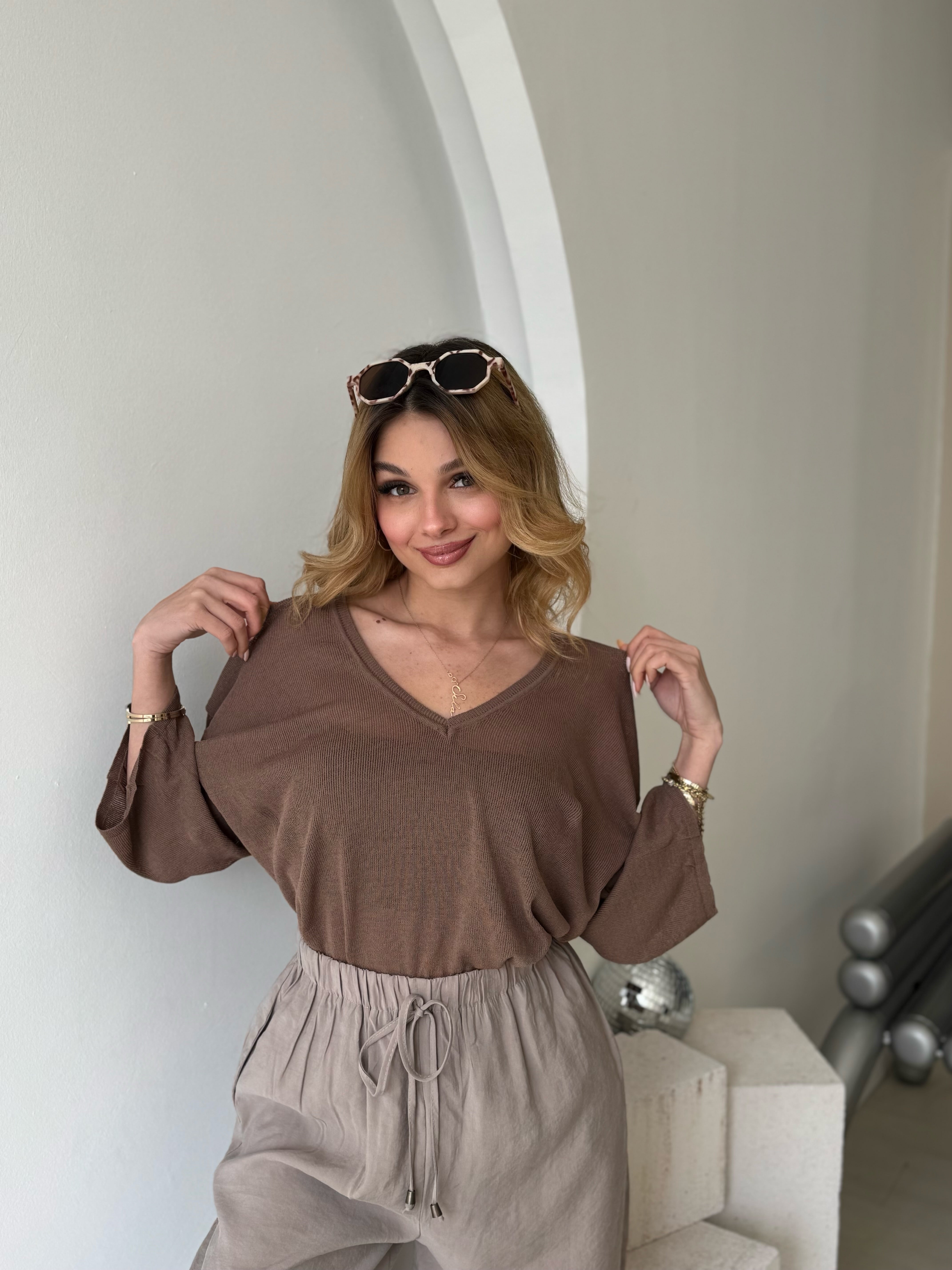 Kahverengi Açık Yaka Transparan Bluz