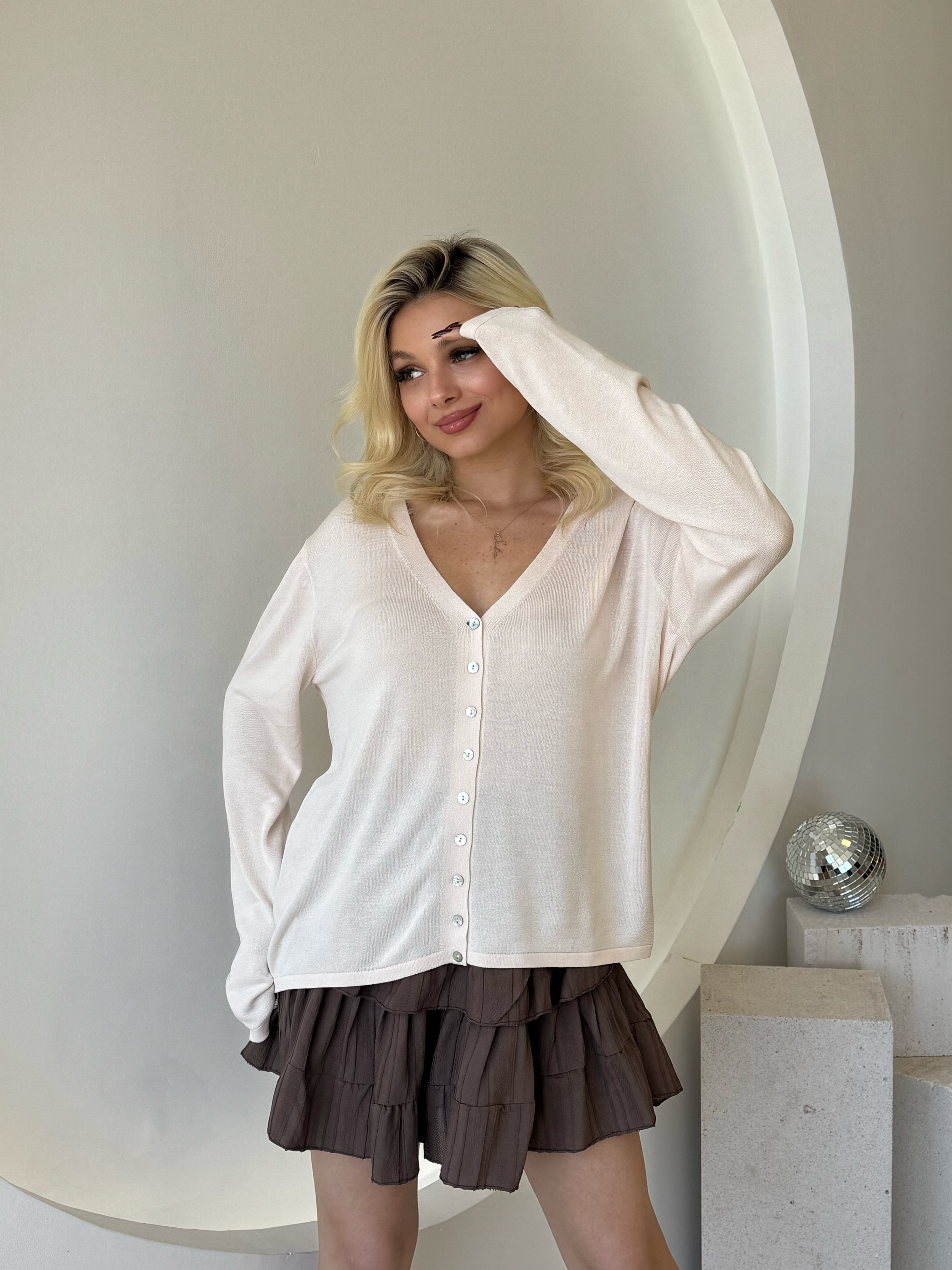 Krem Mevsimlik Düğmeli Hırka