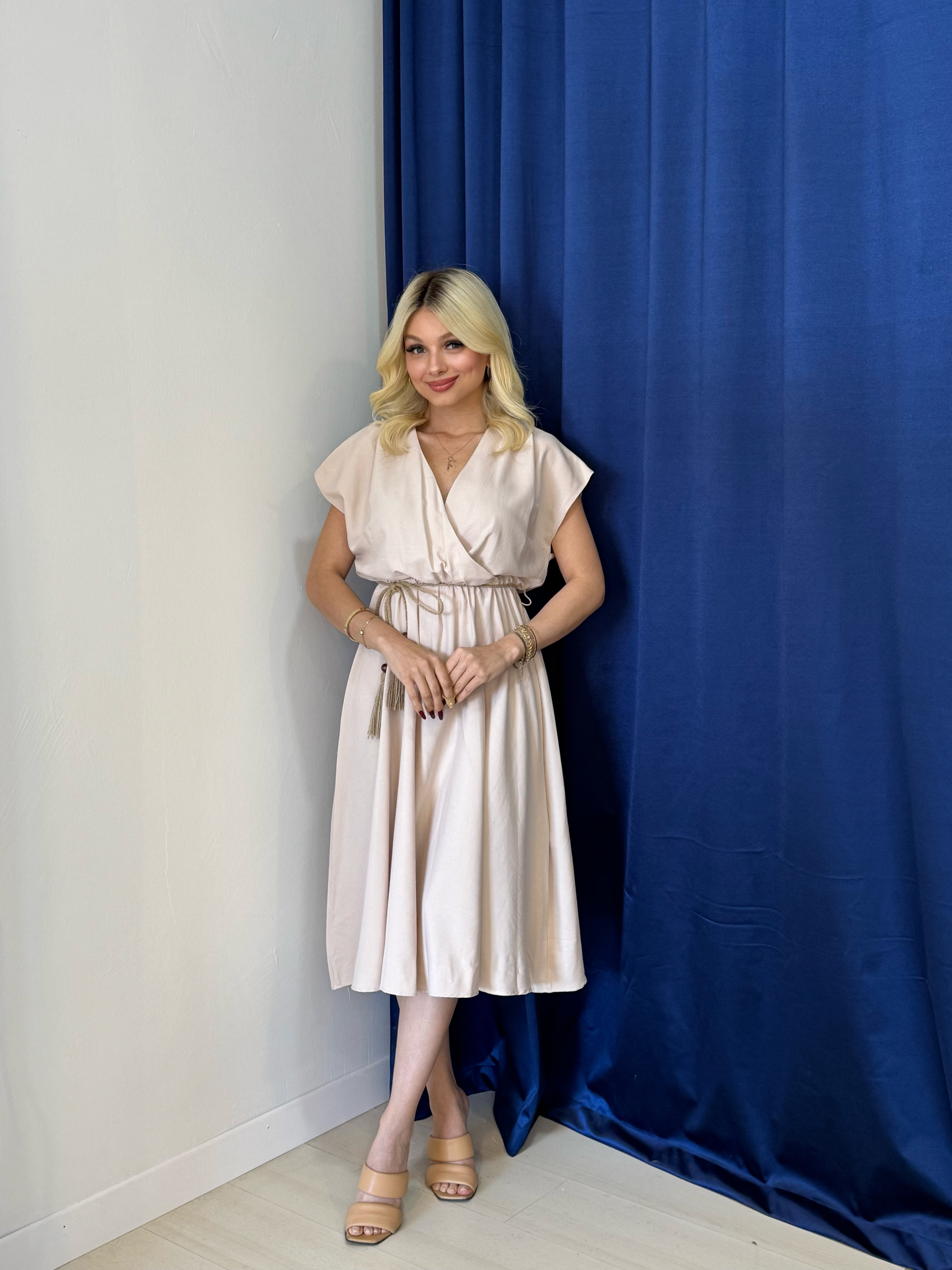 Bej Kısa Kol Beli Lastikli Elbise