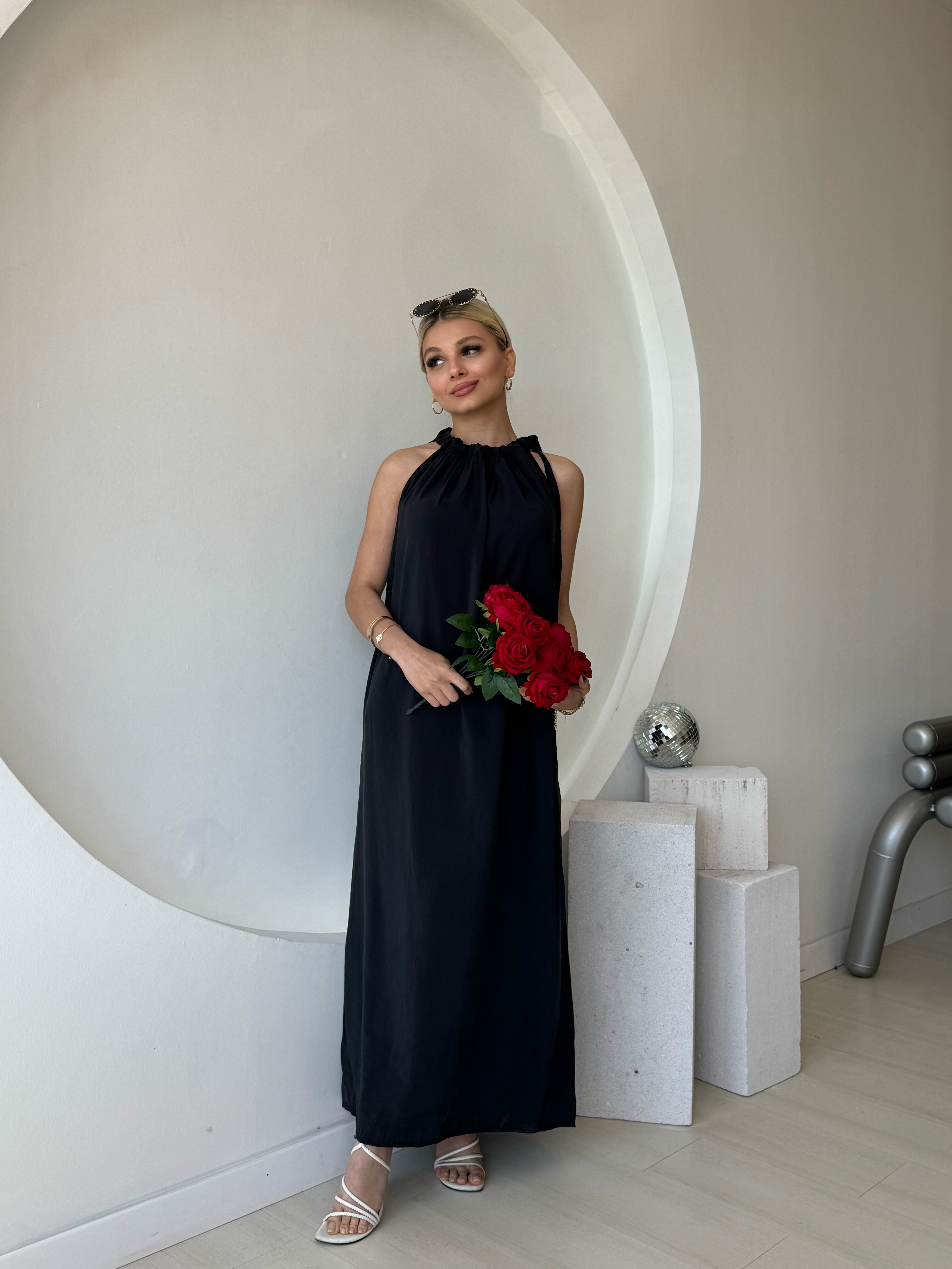 Omuzdan Bağlamalı Siyah Elbise