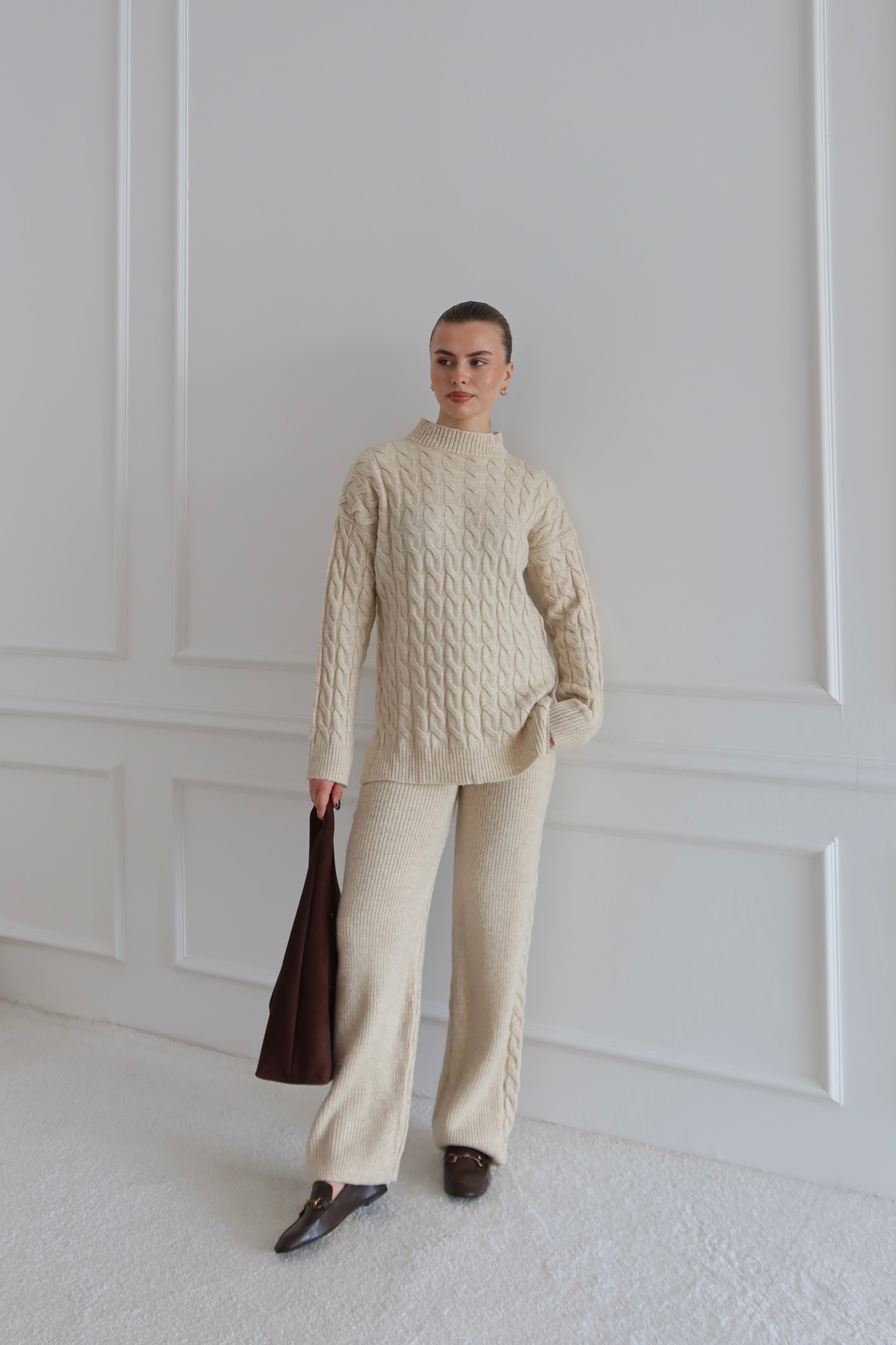 bej triko saç örgülü pantolon kazak takım