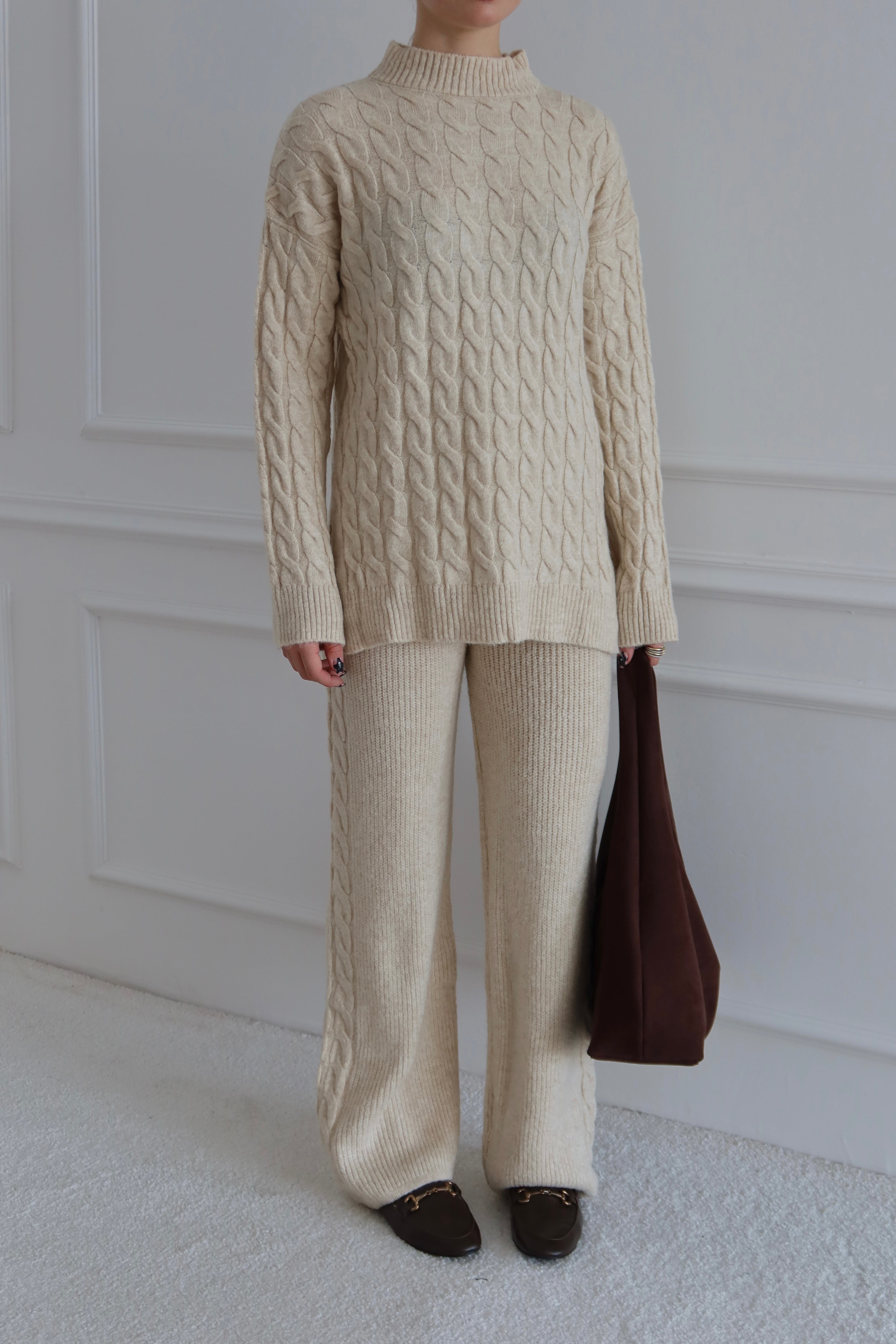 bej triko saç örgülü pantolon kazak takım