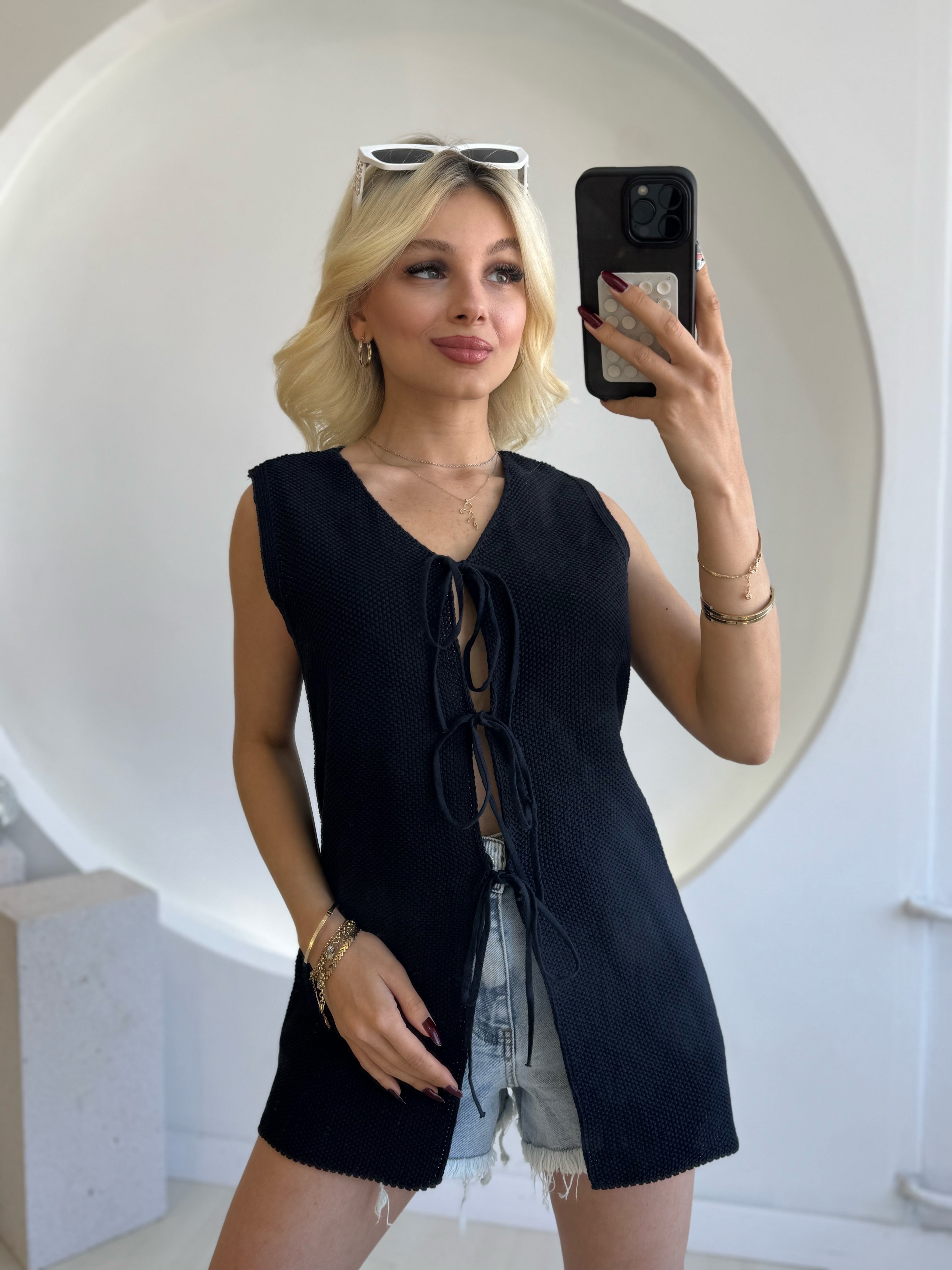 Lacivert Önden Bağlamalı Triko Yelek