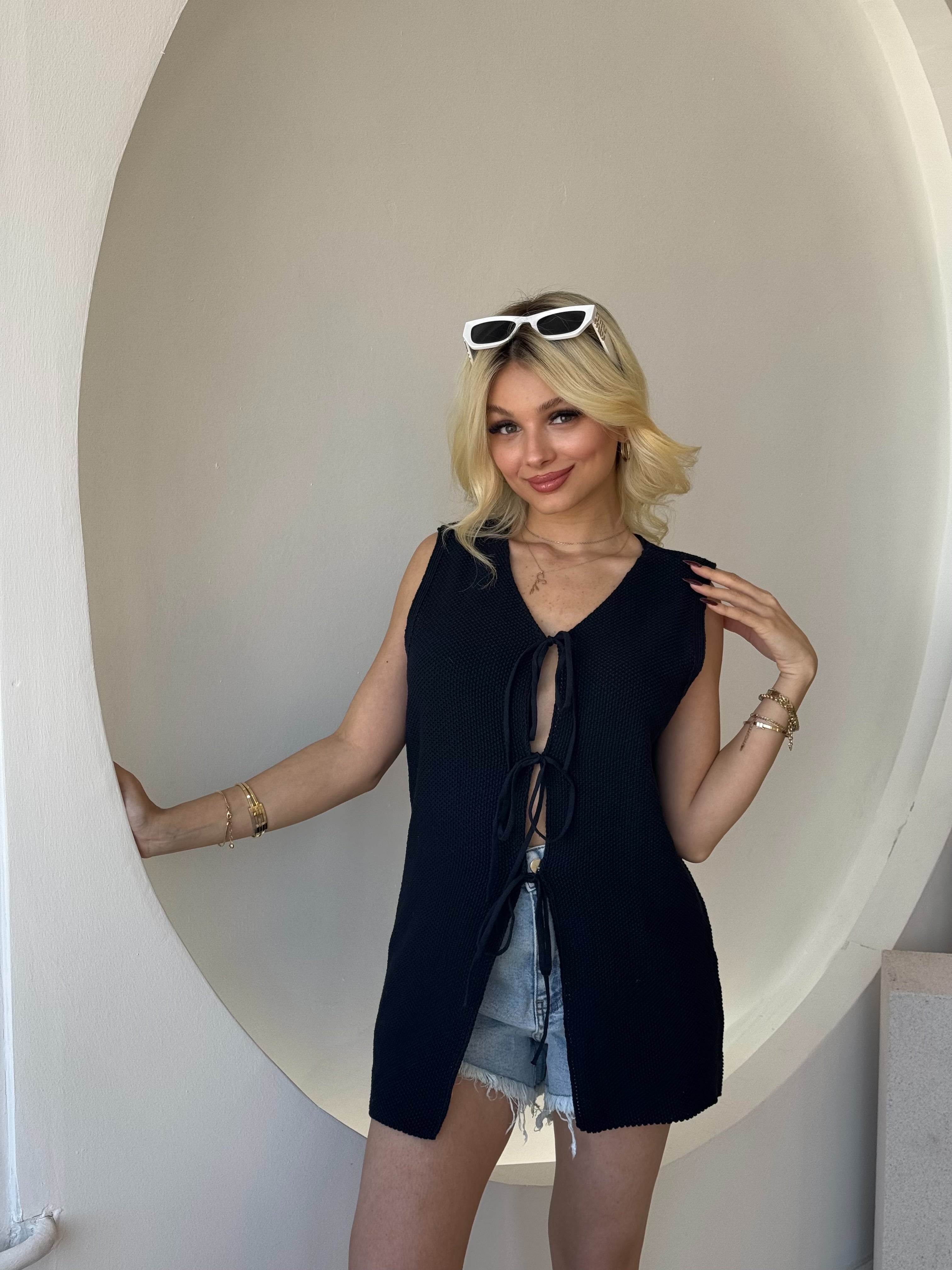 Lacivert Önden Bağlamalı Triko Yelek