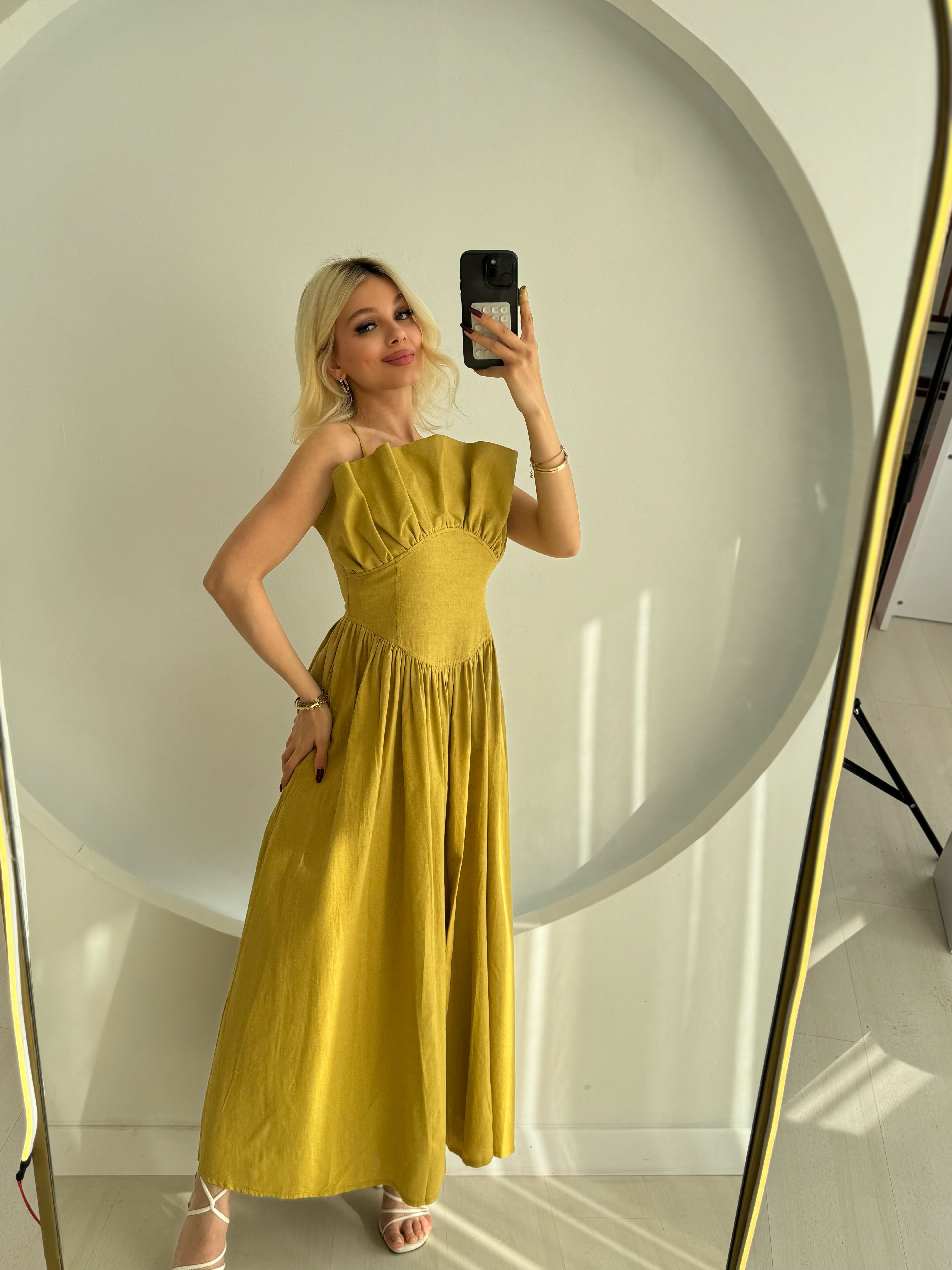 Hardal Rengi Kıvrımlı Büstiyer Yaka Midi Elbise