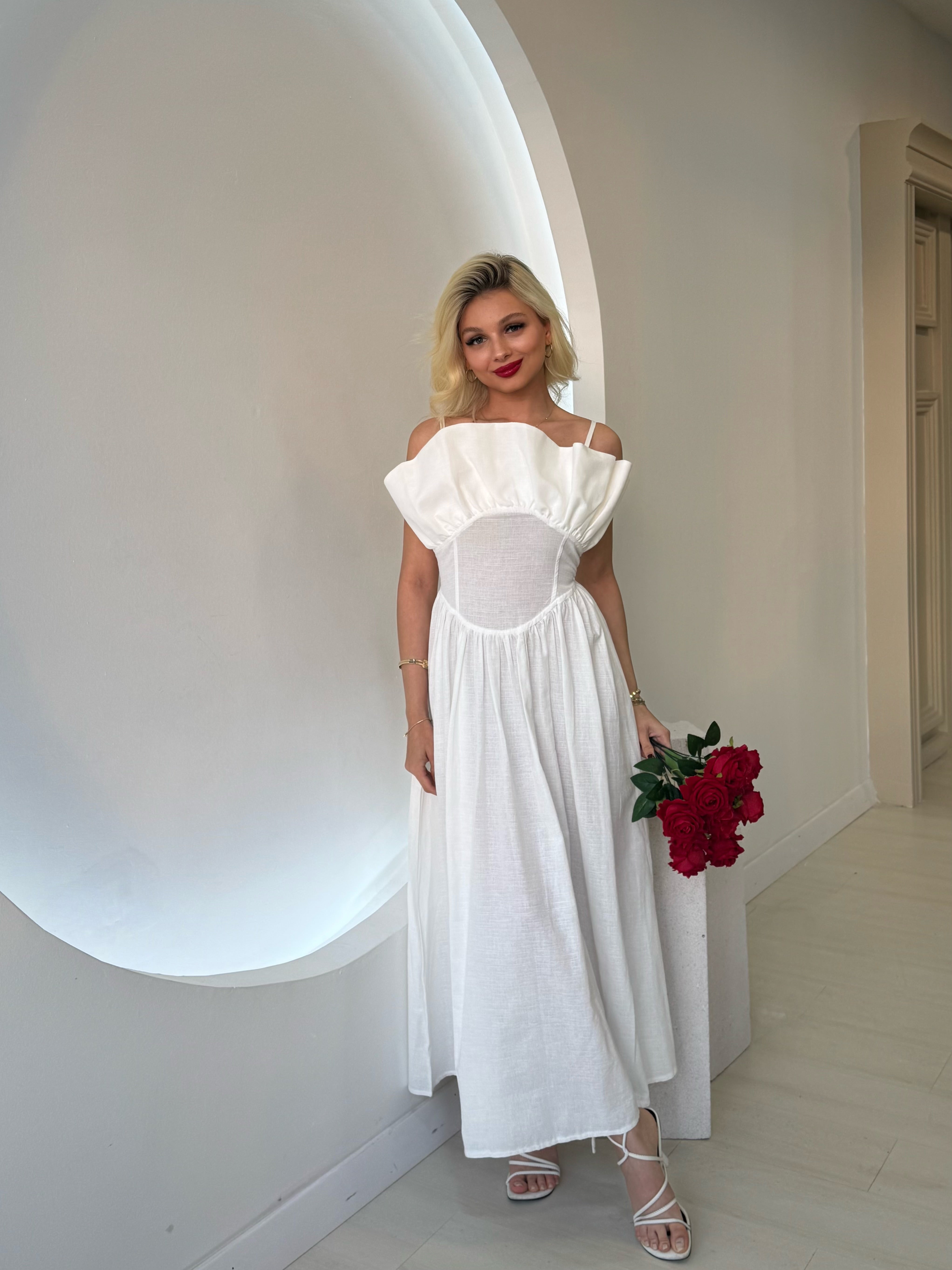 Beyaz Kıvrımlı Büstiyer Yaka Midi Elbise