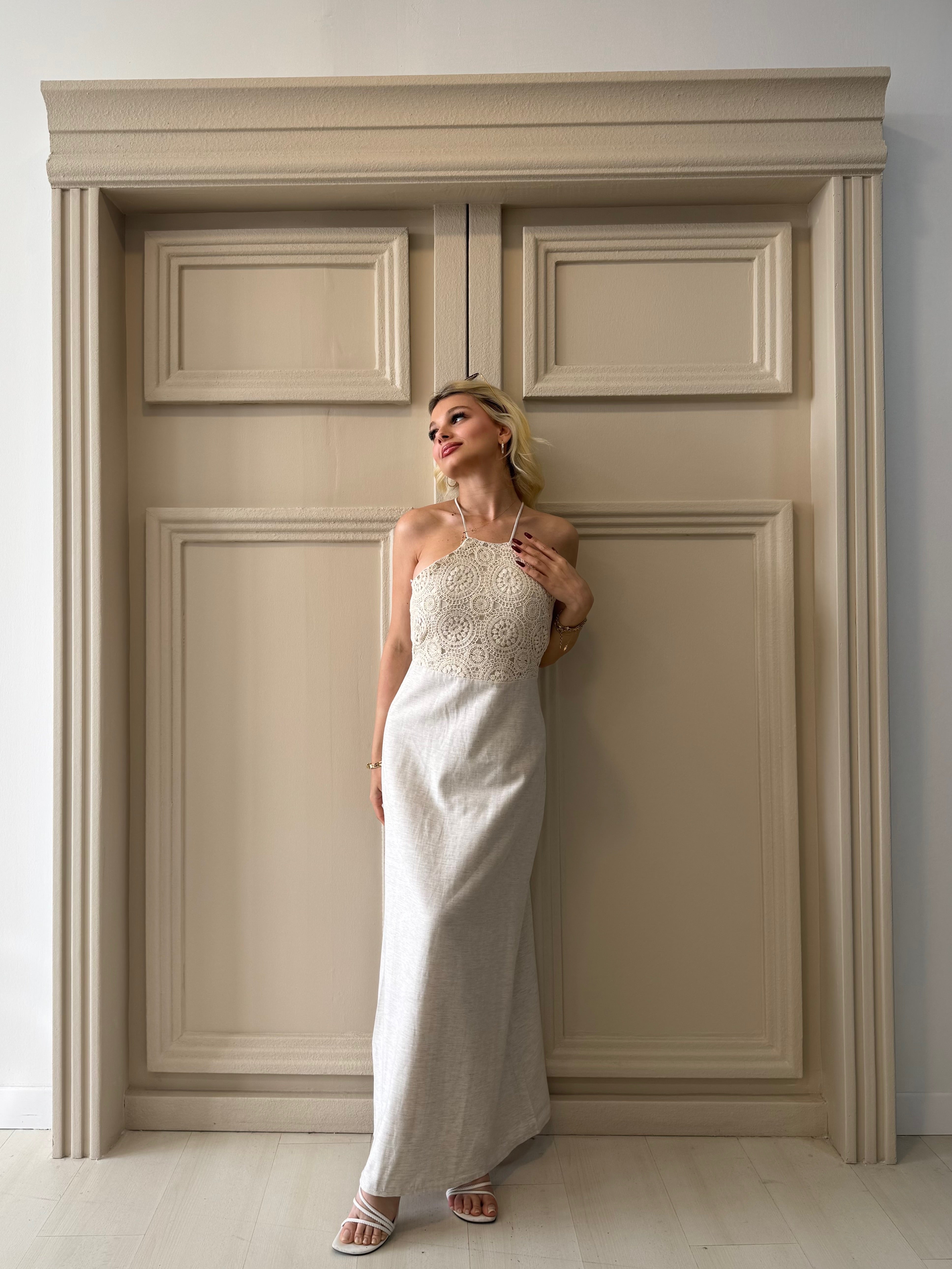 Halter Yaka Dantel Detaylı Elbise