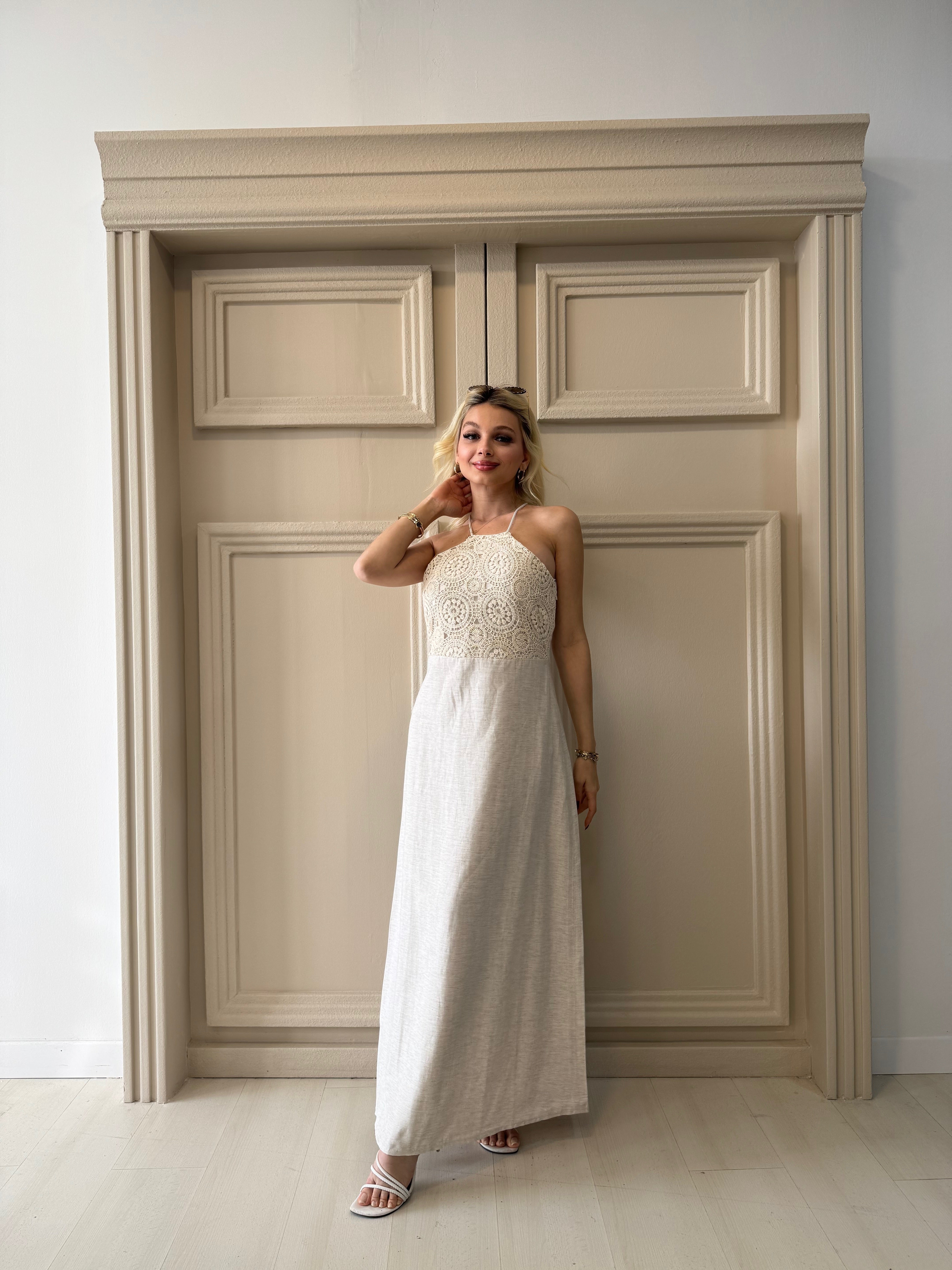 Halter Yaka Dantel Detaylı Elbise