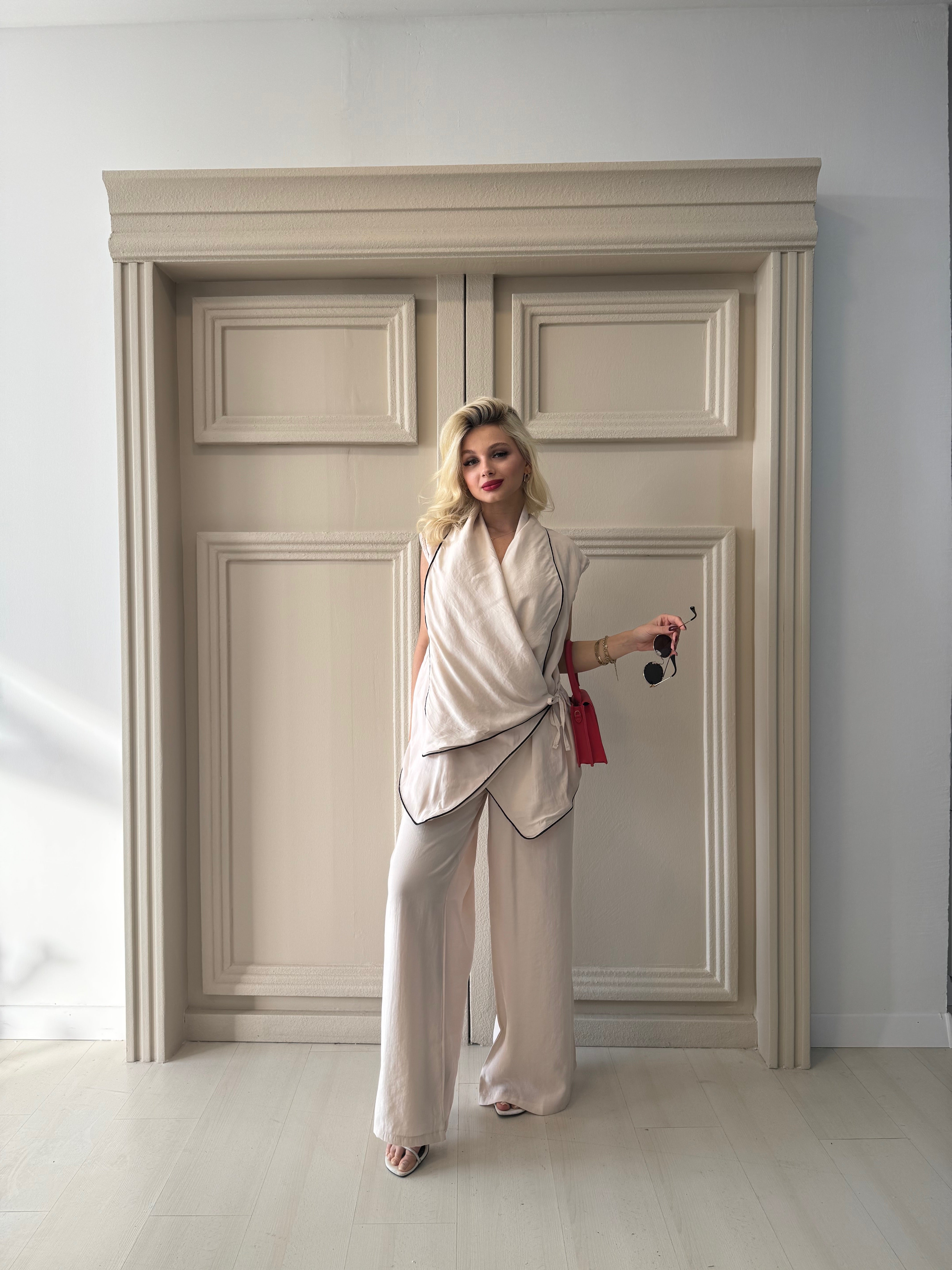 Ekru Biyeli Kruvaze Yelek Pantolon Takım