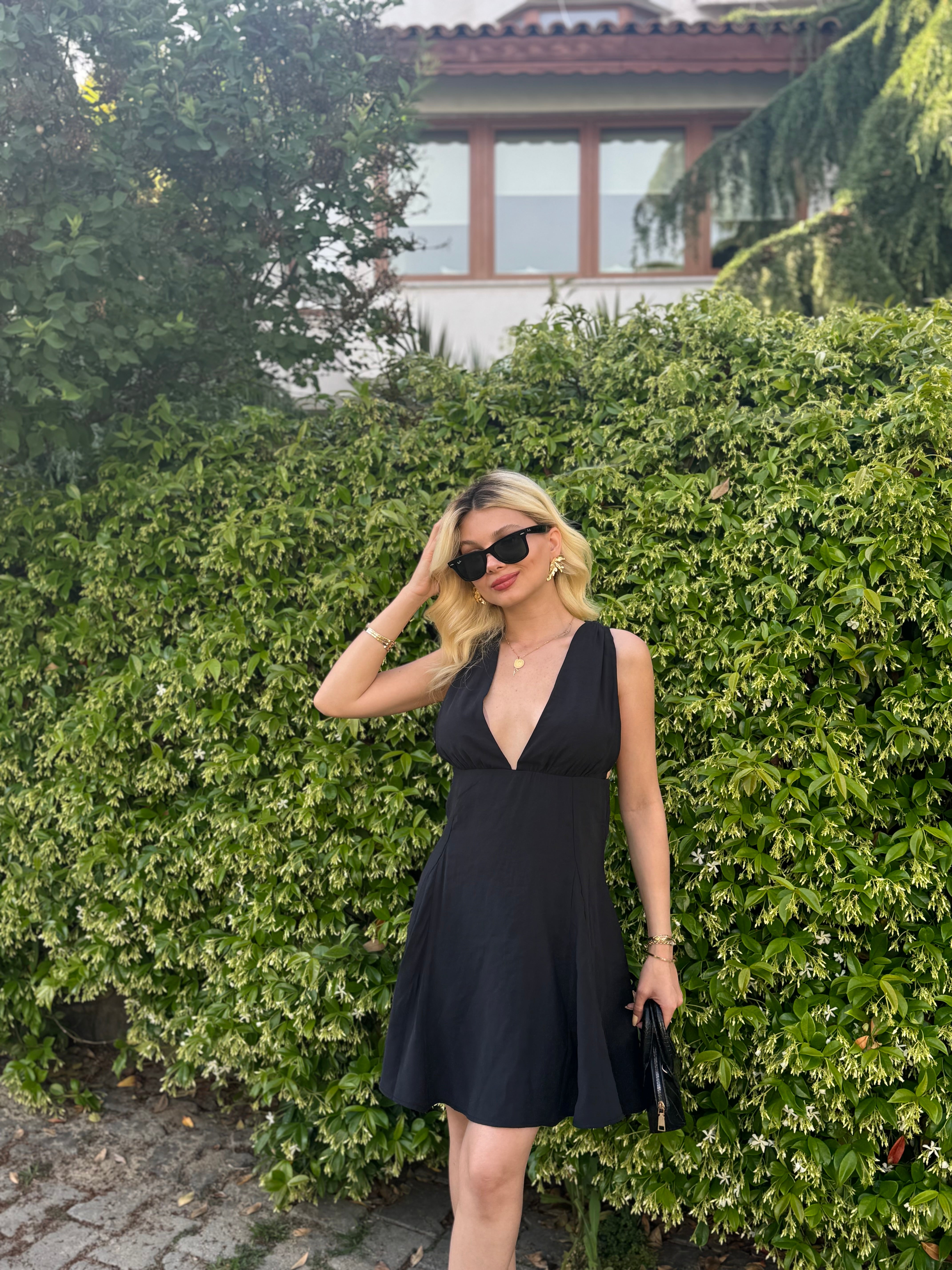 Siyah Askılı Volanlı Kısa Elbise