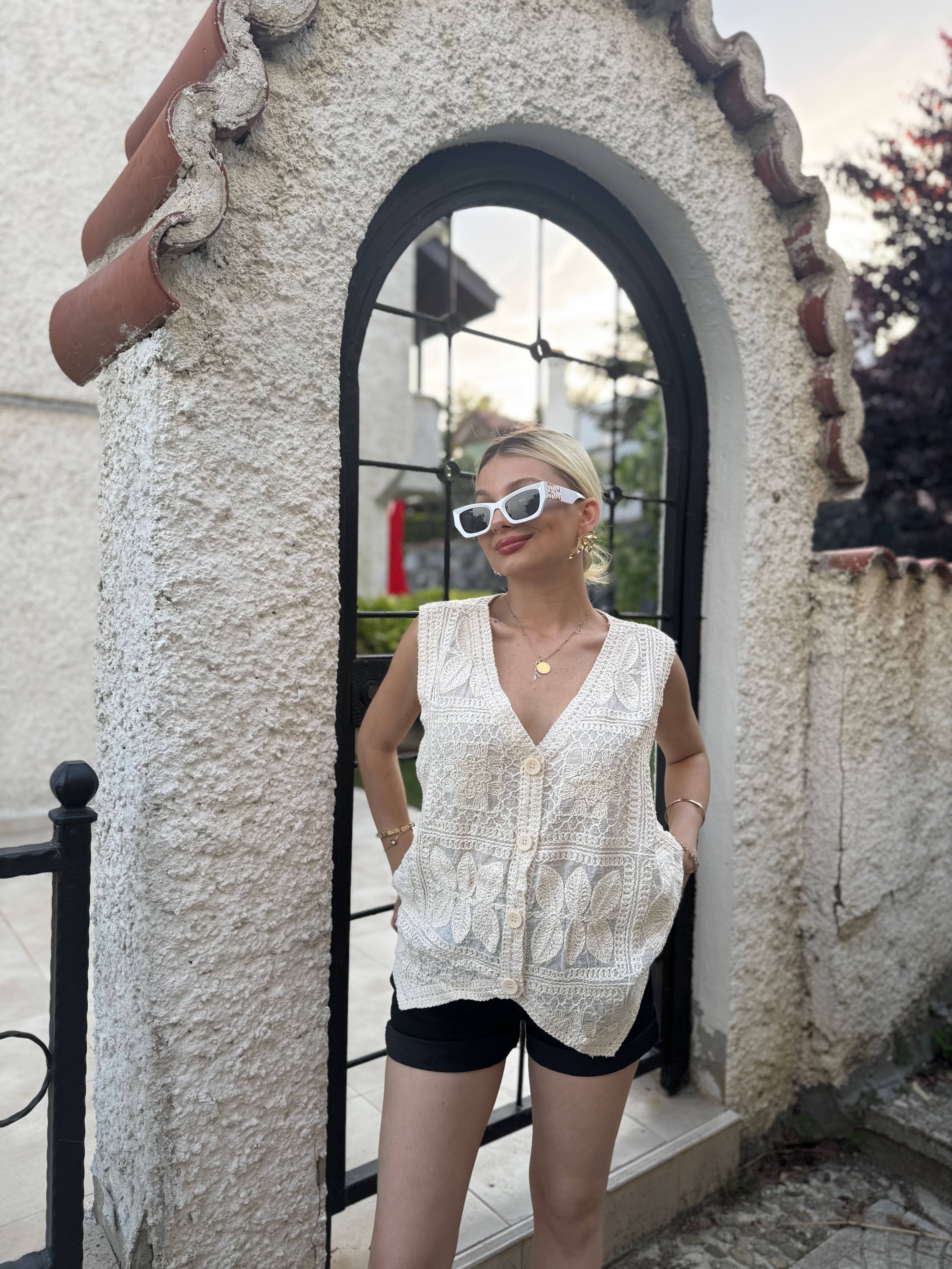 Ekru Kemik Düğme Örgü Yelek