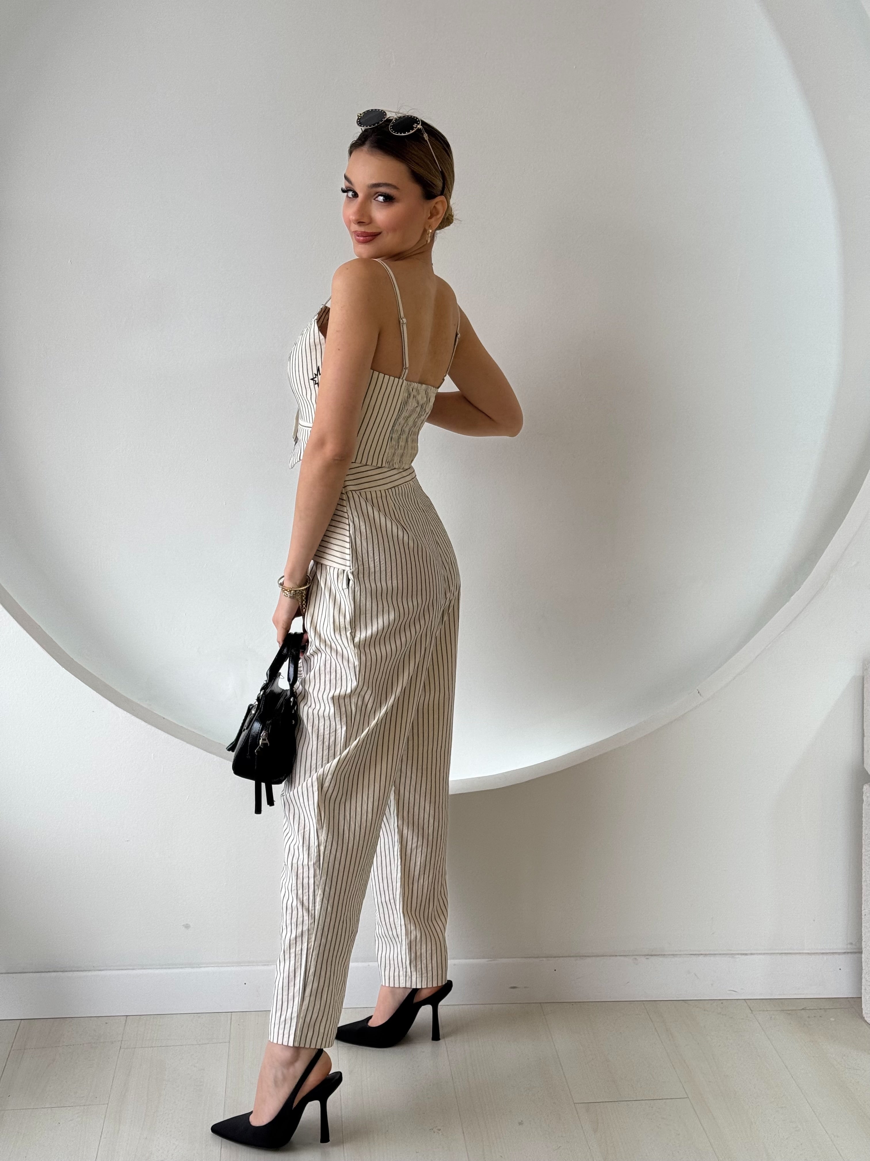 Çizgili Yelekli Takım