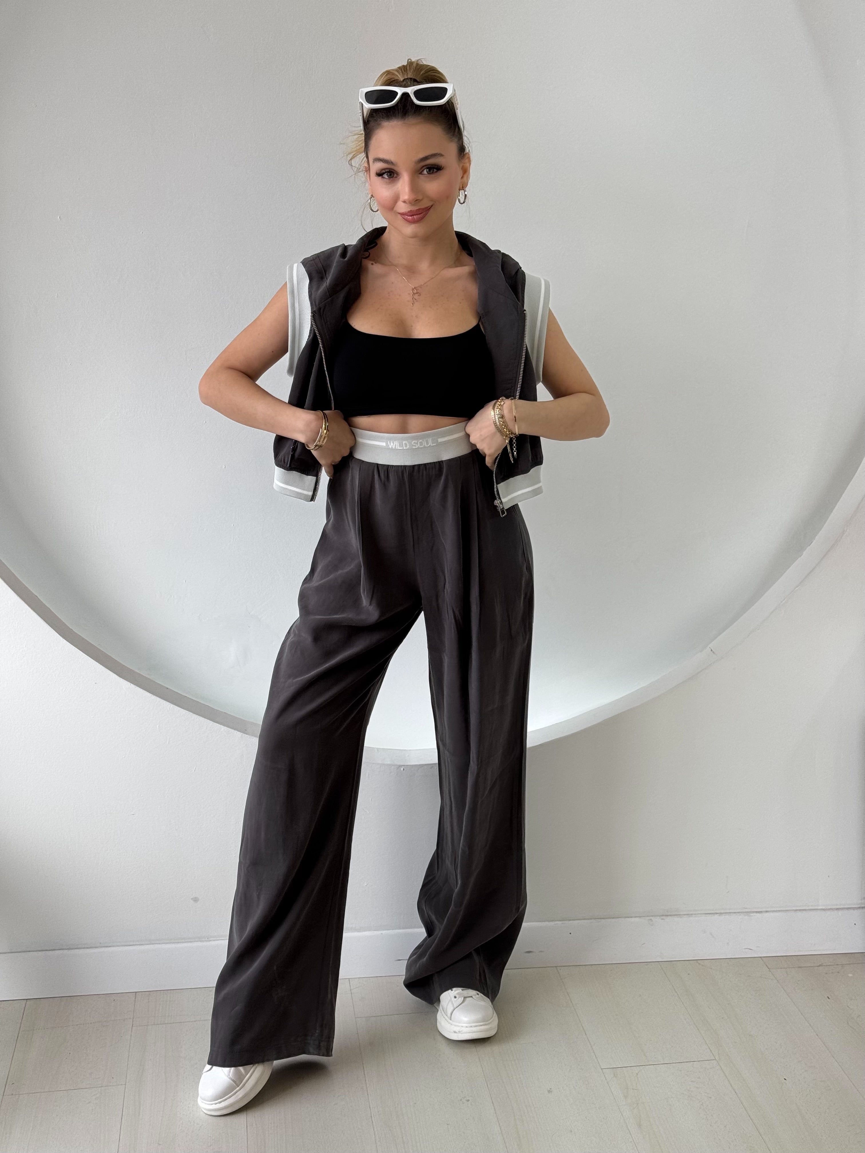 Kapüşon Ve Fermuar Detaylı Yelek Pantolon Takım