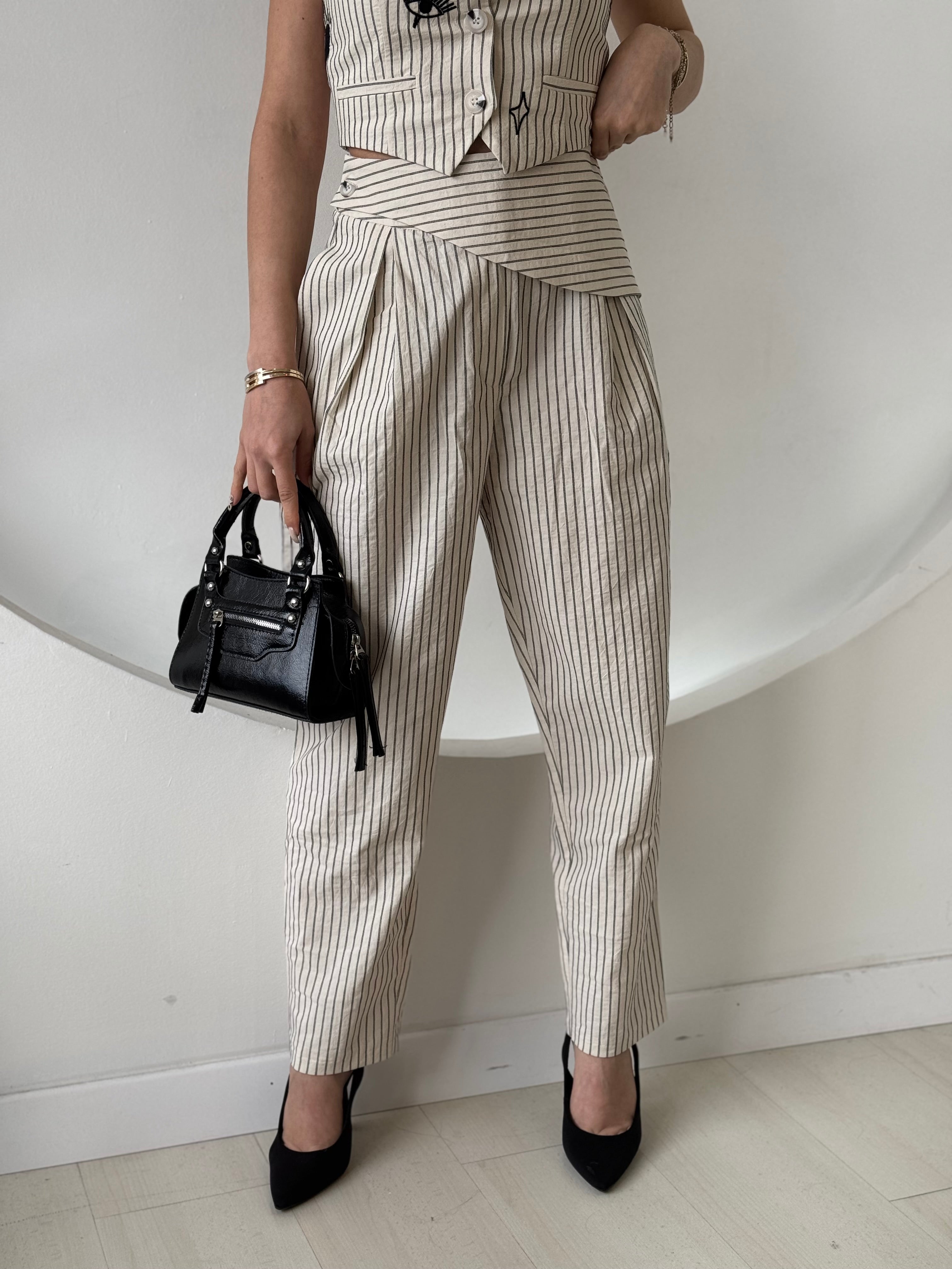 Çizgili Yelekli Takım