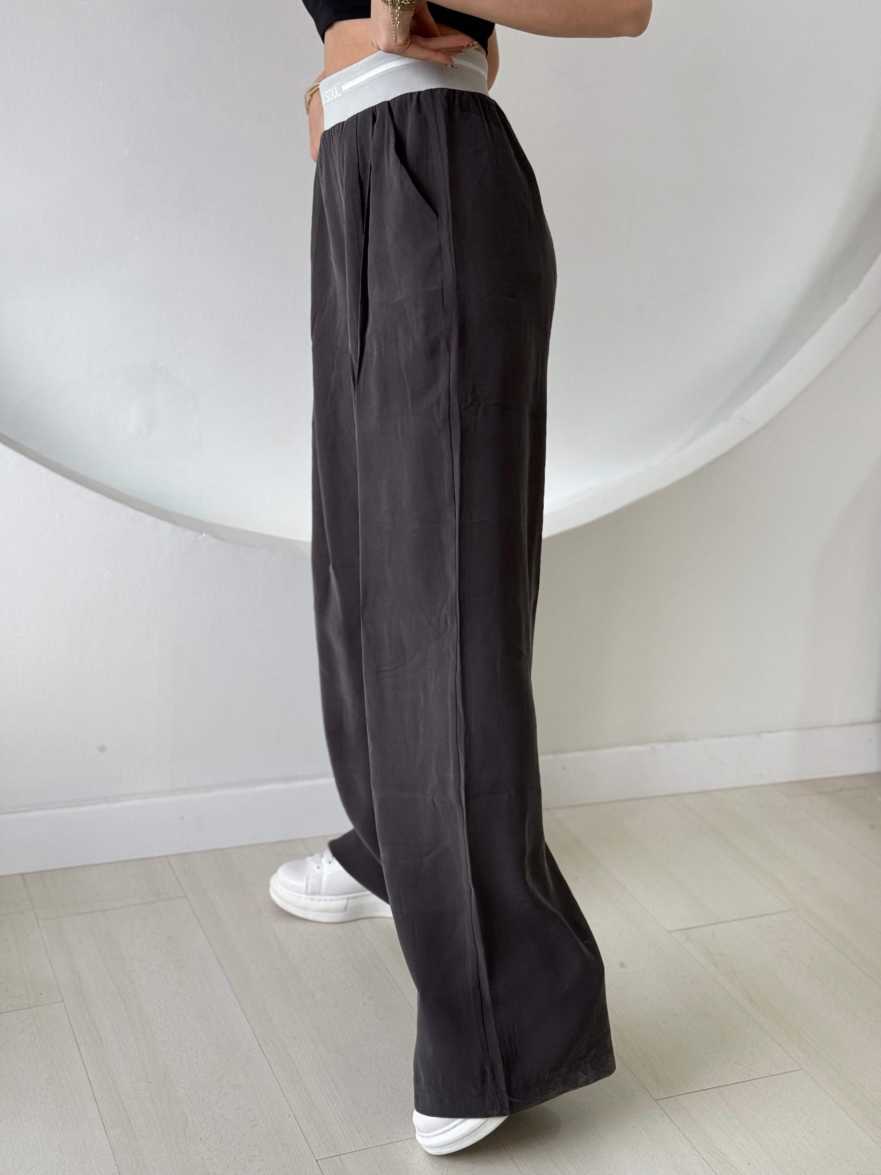 Kapüşon Ve Fermuar Detaylı Yelek Pantolon Takım