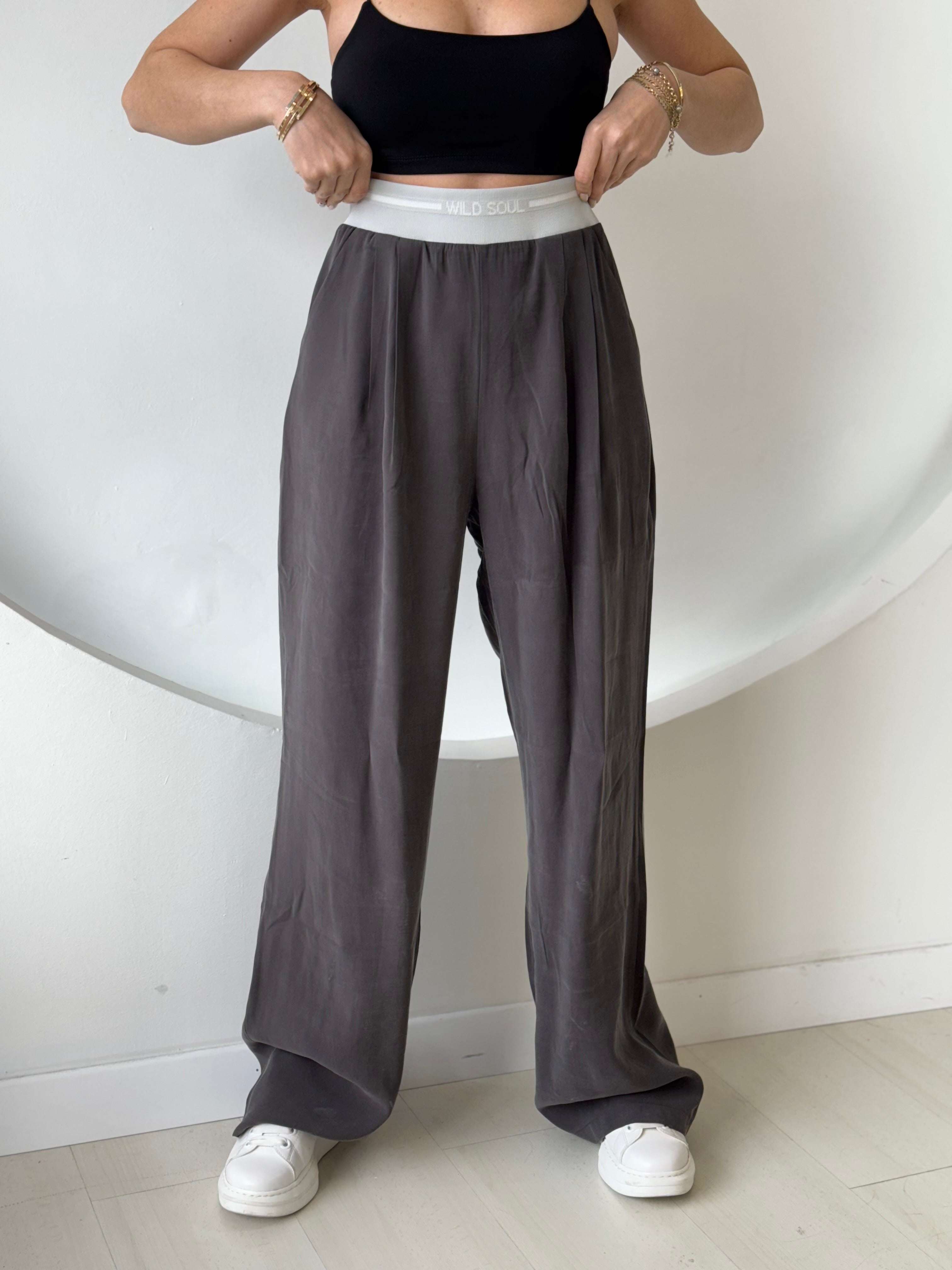 Kapüşon Ve Fermuar Detaylı Yelek Pantolon Takım