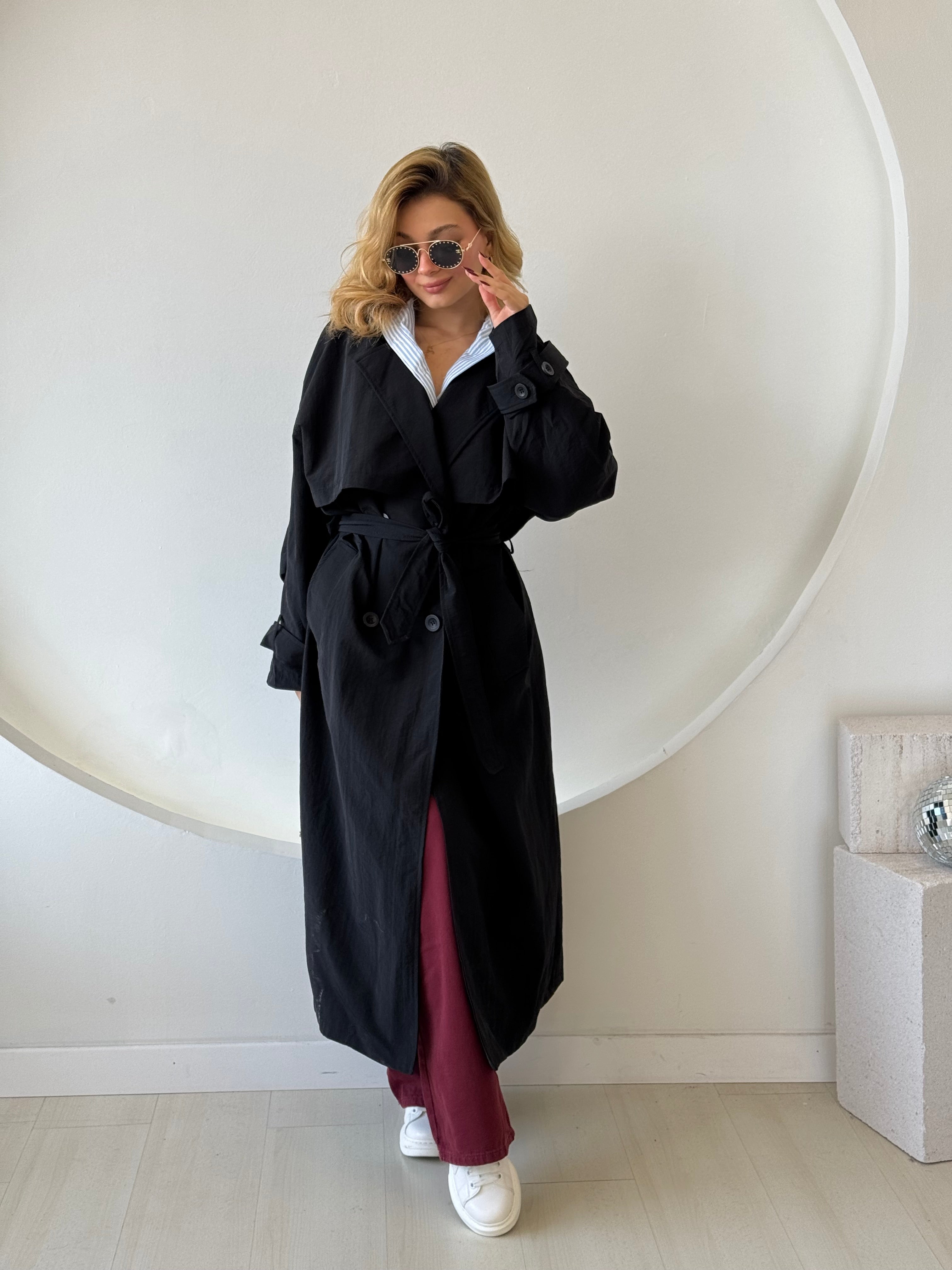 Siyah Beli Kemerli Trençkot