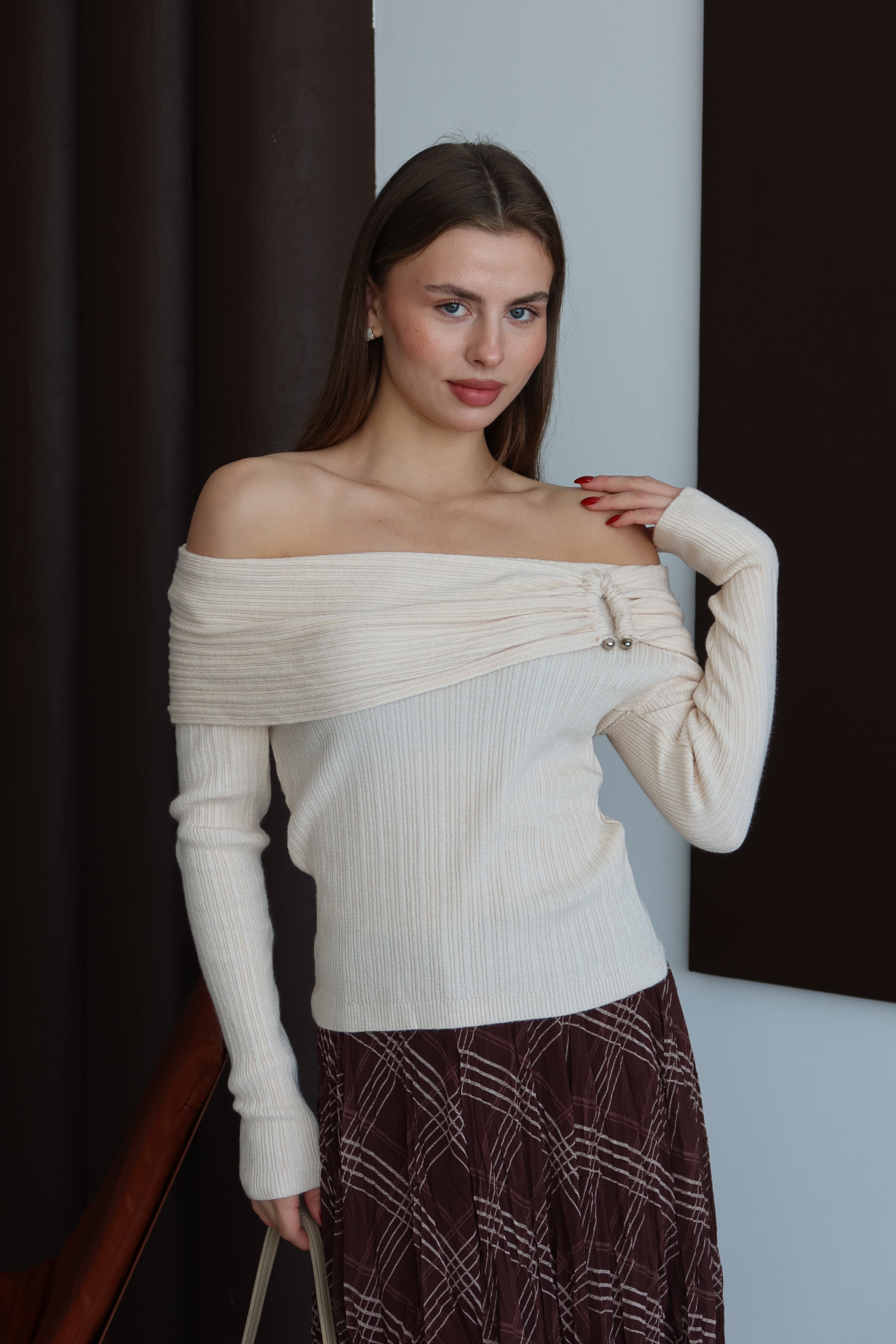 Ekru Yaka Detaylı Triko Bluz