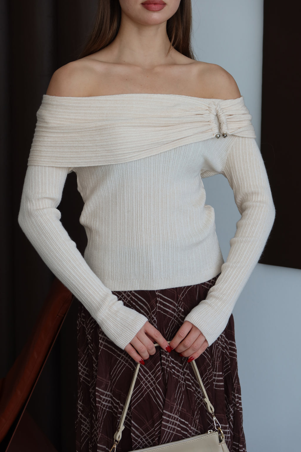 Ekru Yaka Detaylı Triko Bluz