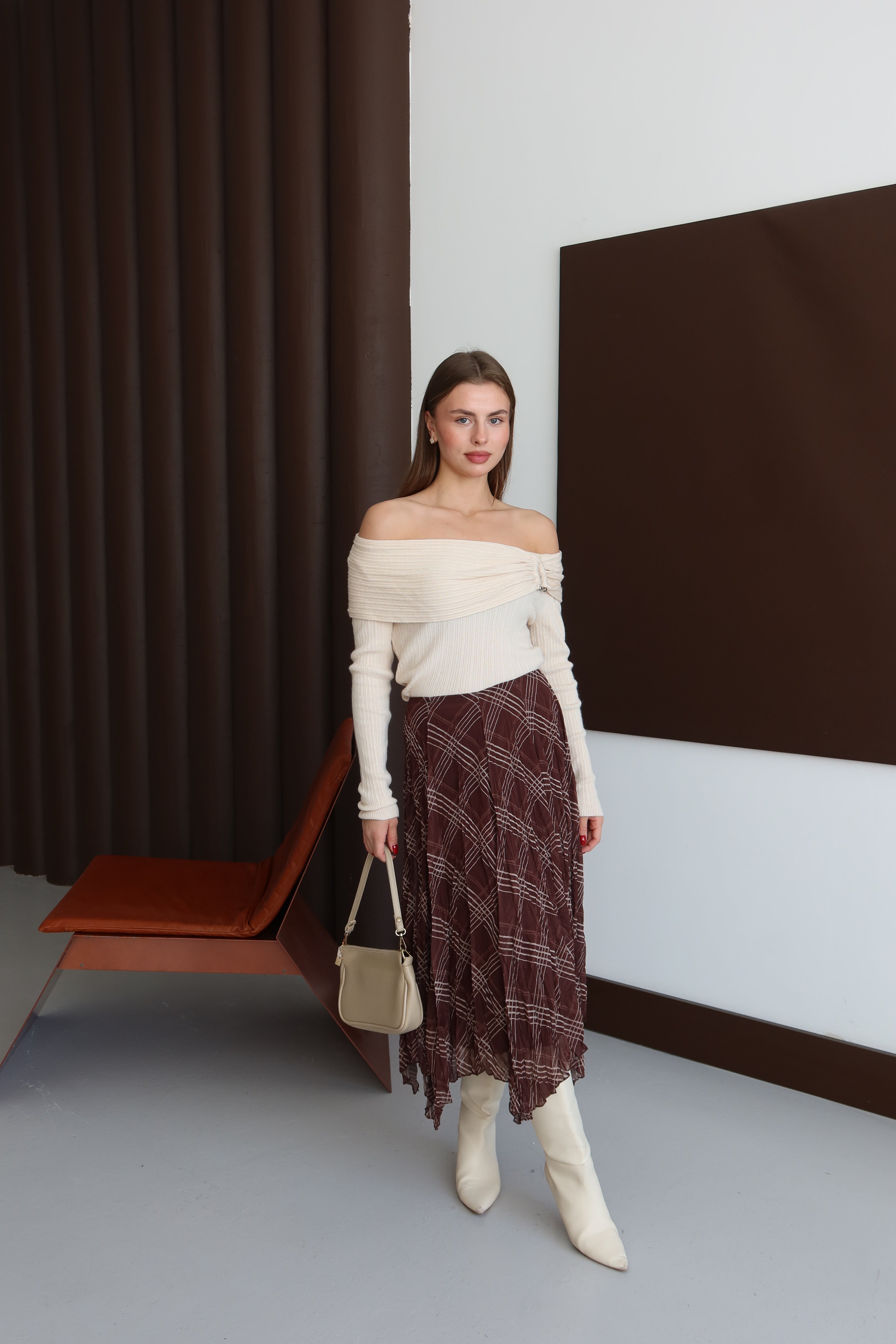 Ekru Yaka Detaylı Triko Bluz