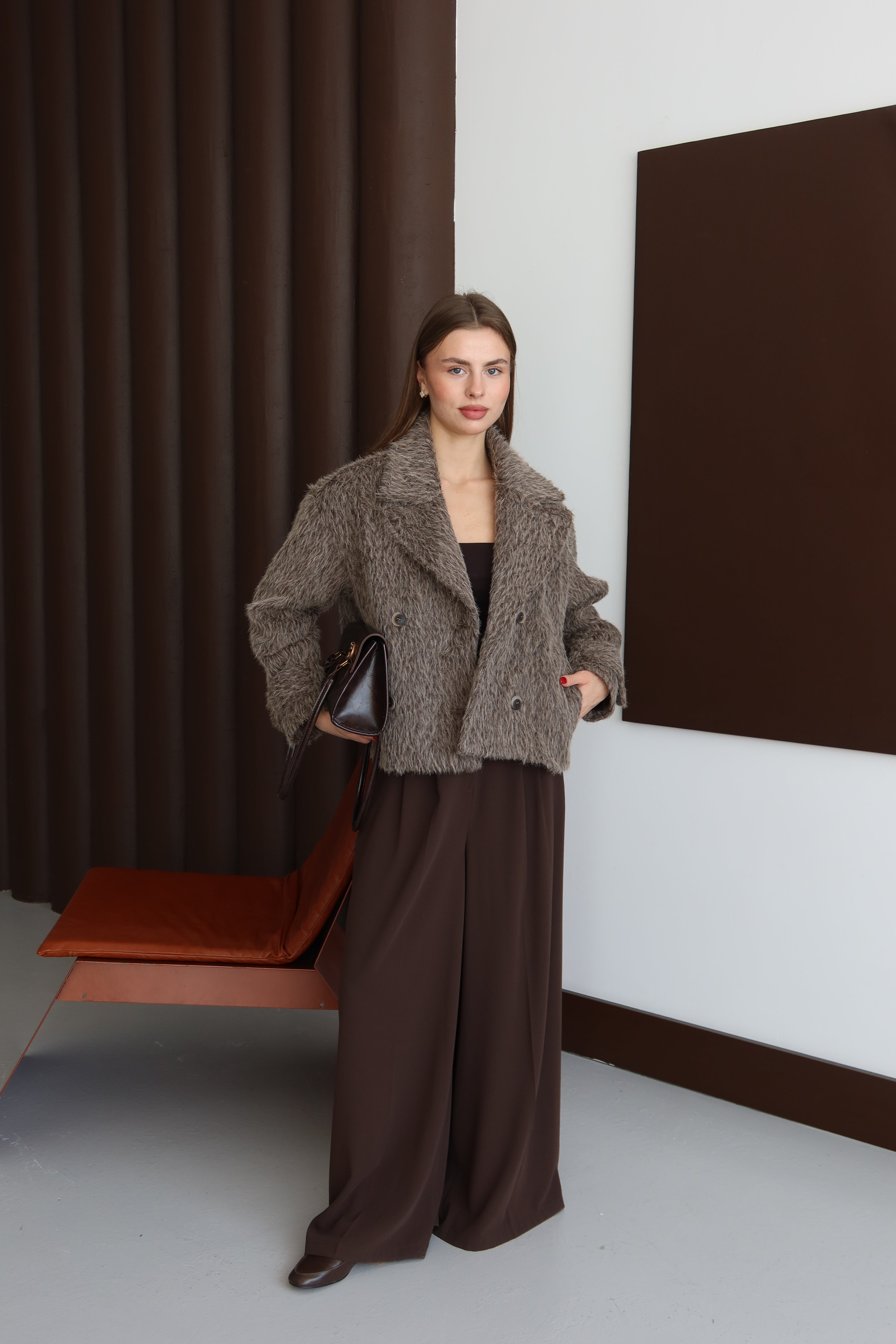 Geniş Yaka Kısa Kürklü Ceket