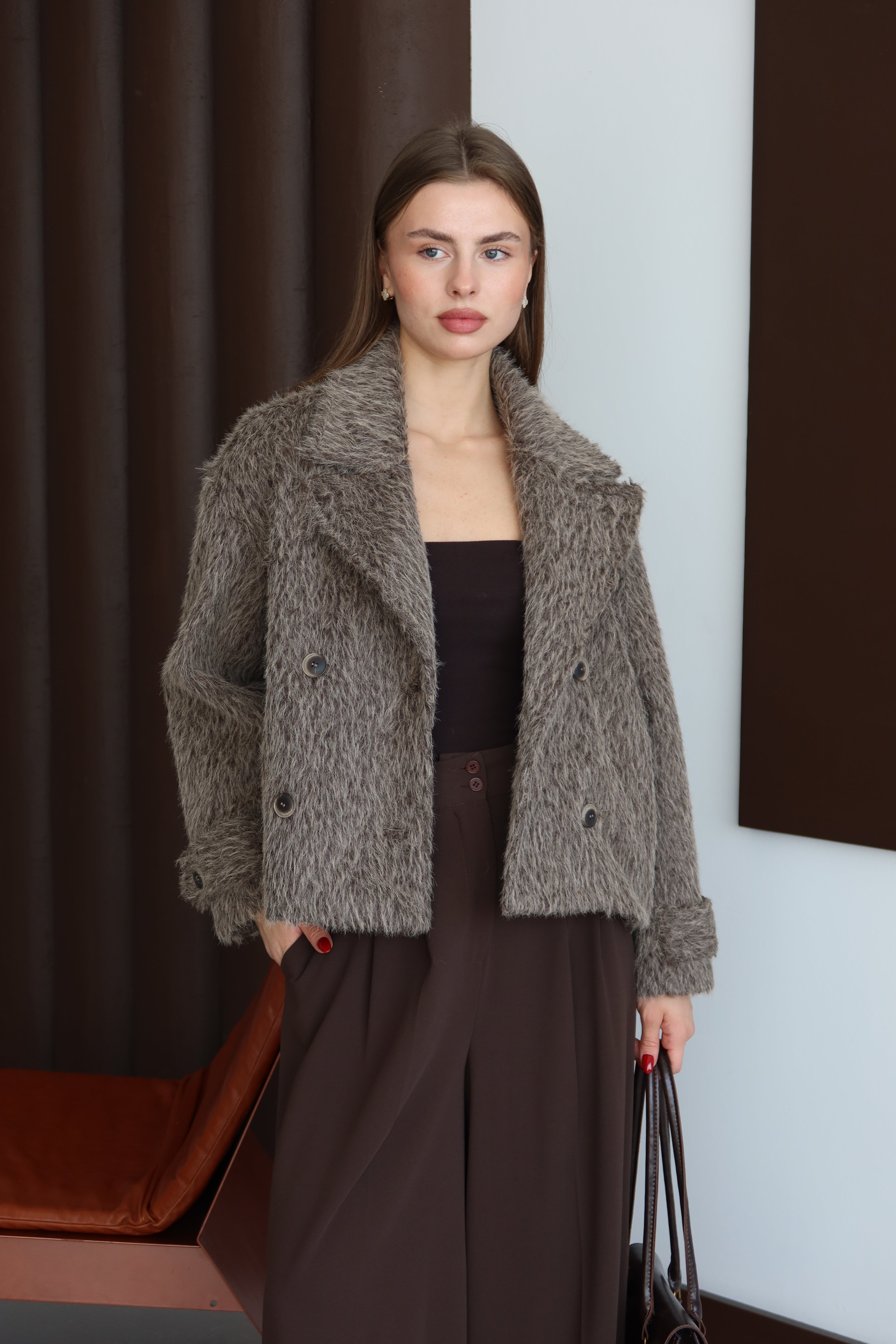 Geniş Yaka Kısa Kürklü Ceket