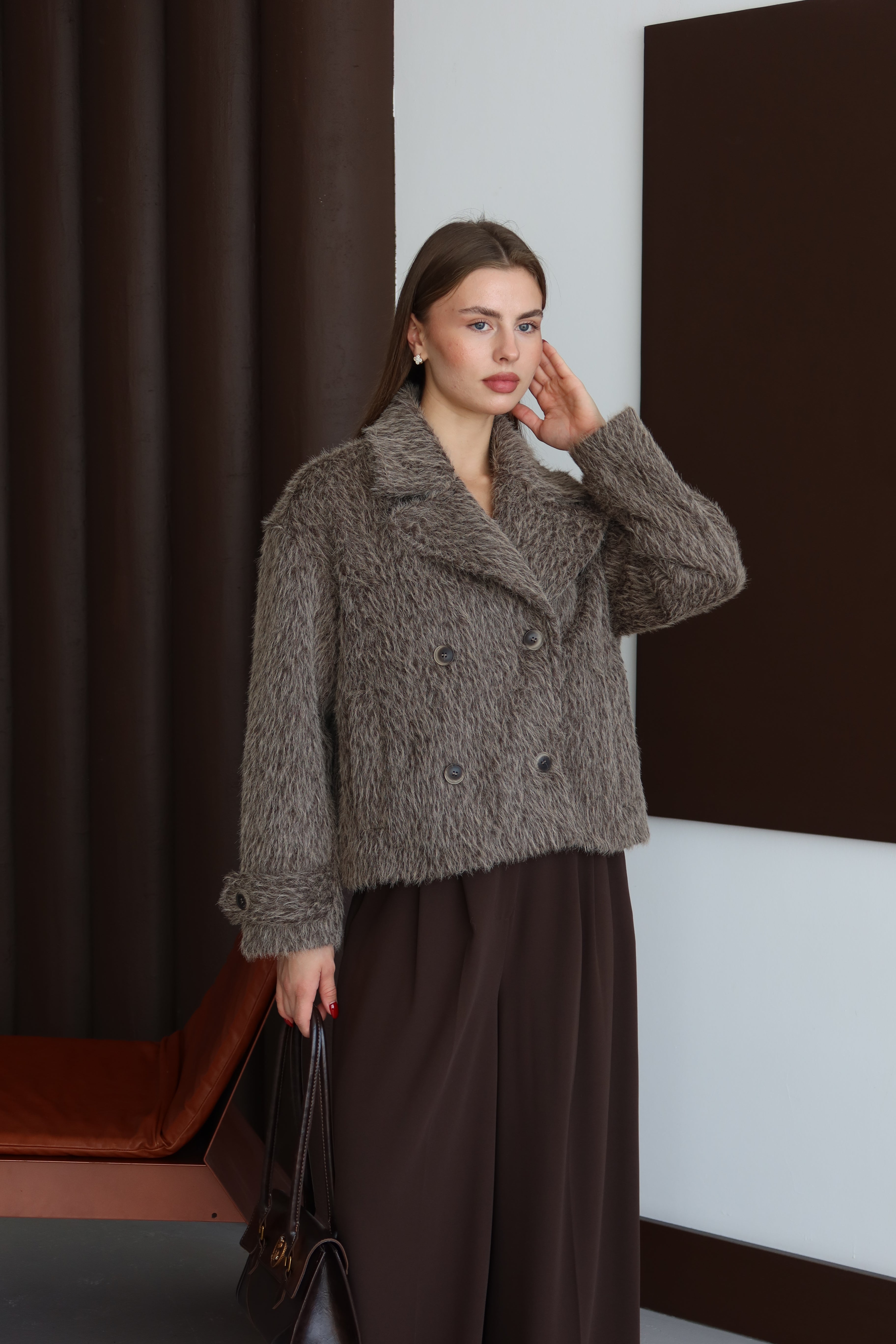 Geniş Yaka Kısa Kürklü Ceket