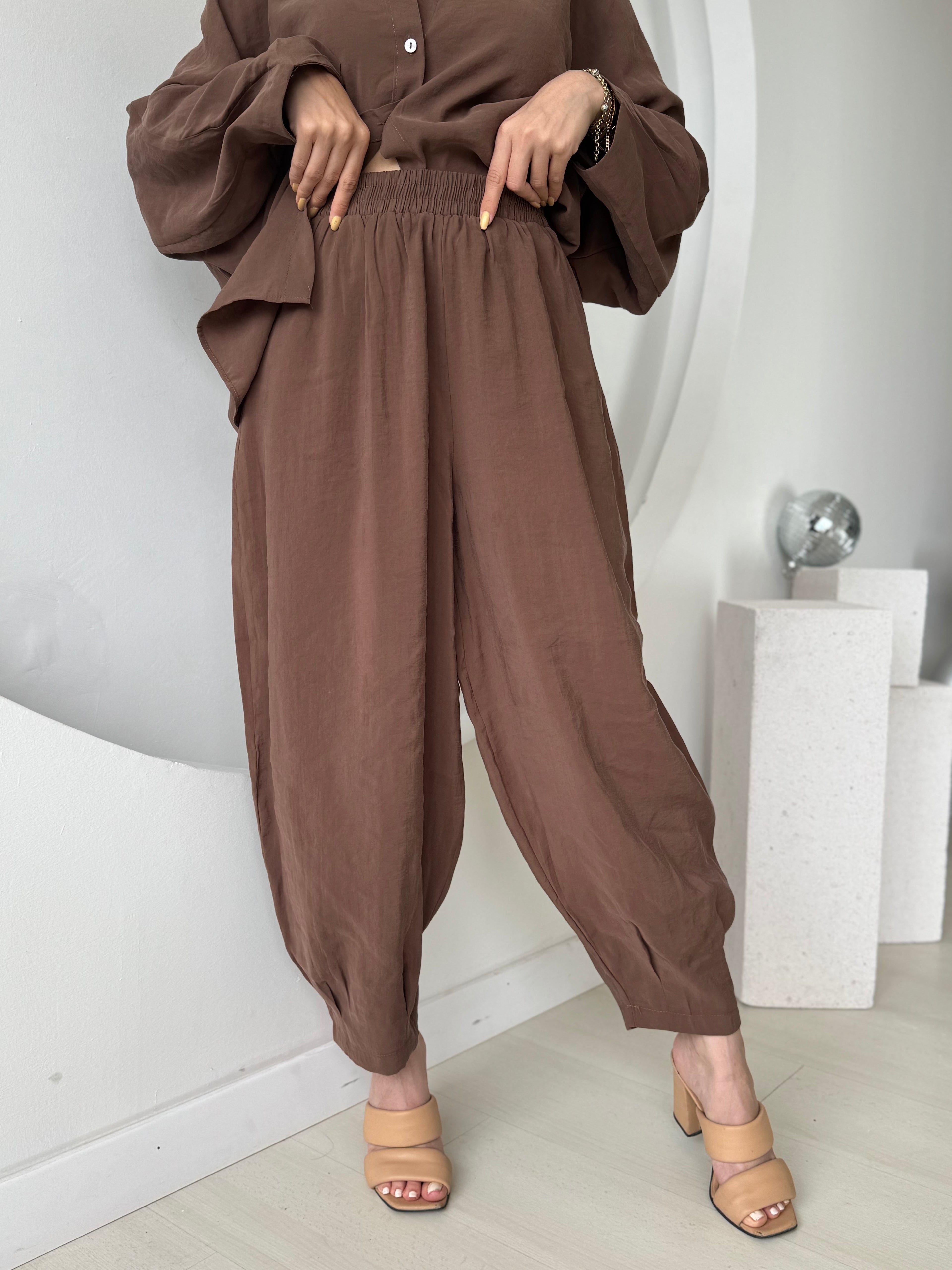 Kahverengi Gömlek Pantolon Tensel Takım