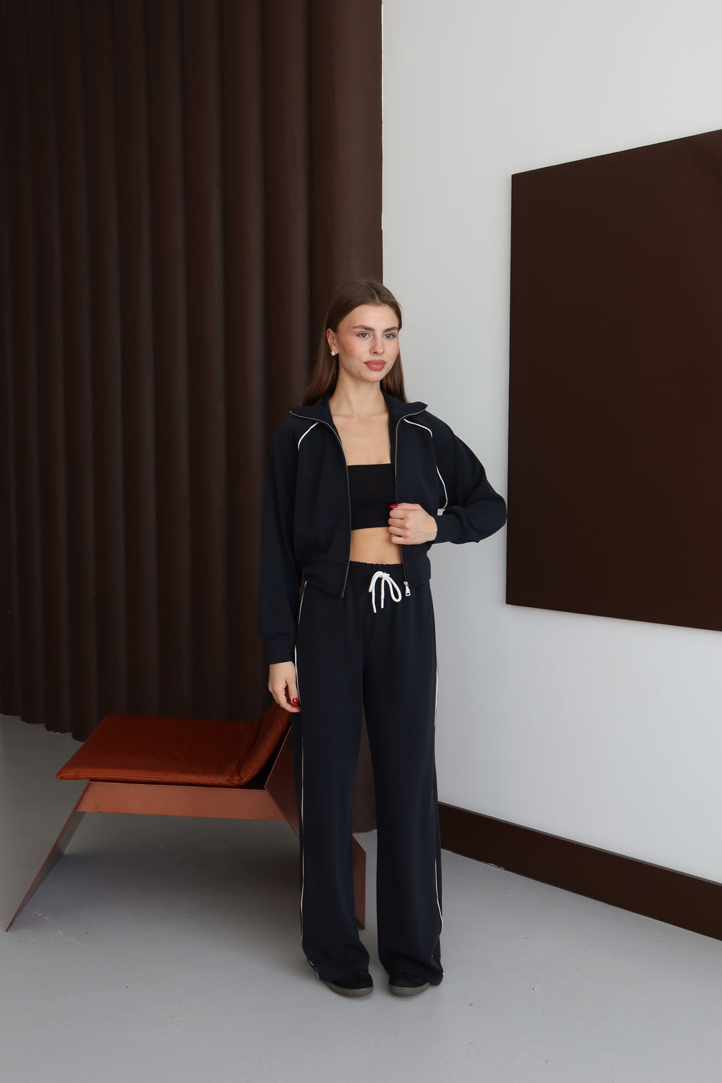 Siyah Biye Detaylı Beli Lastikli Eşofman Takım