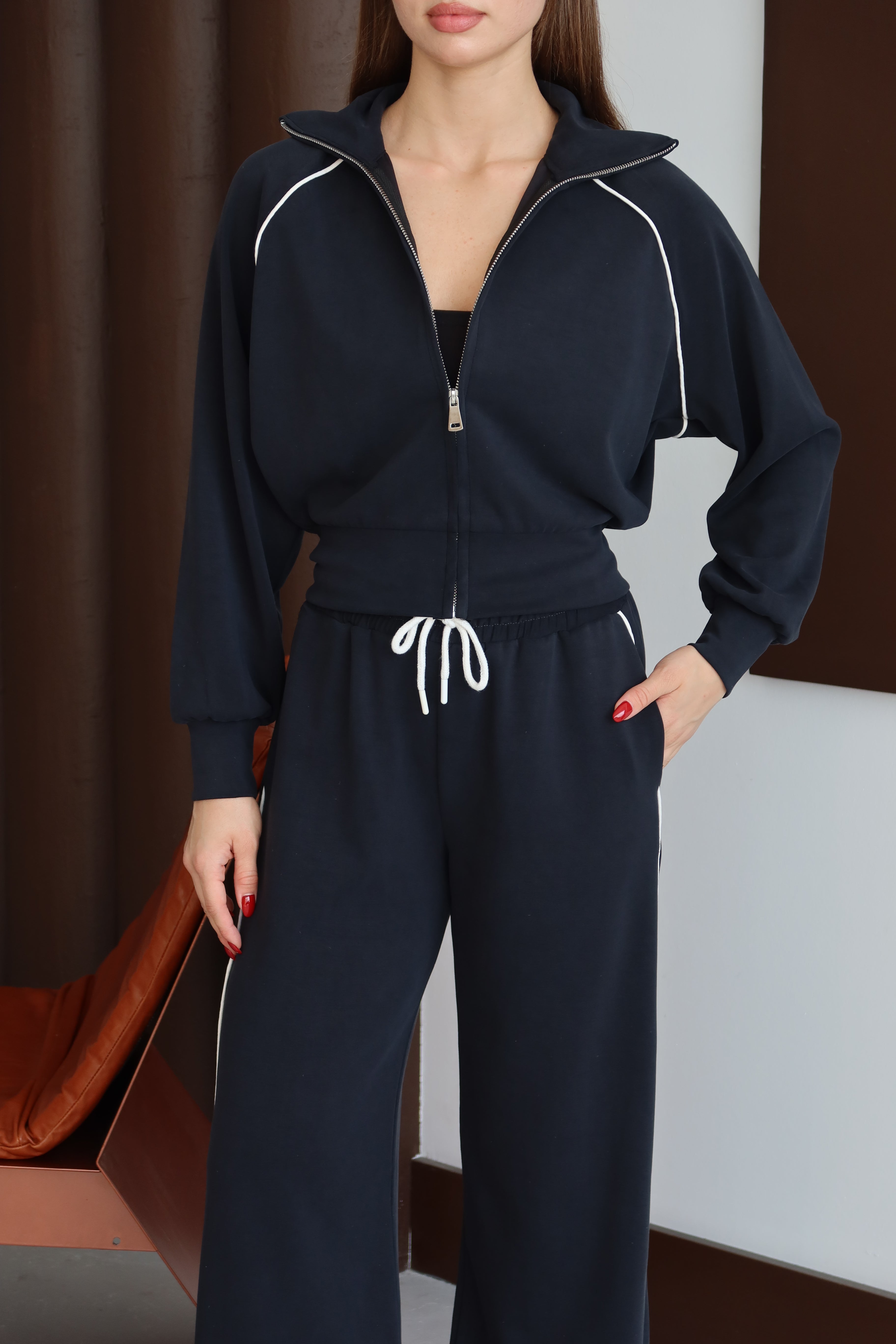 Siyah Biye Detaylı Beli Lastikli Eşofman Takım